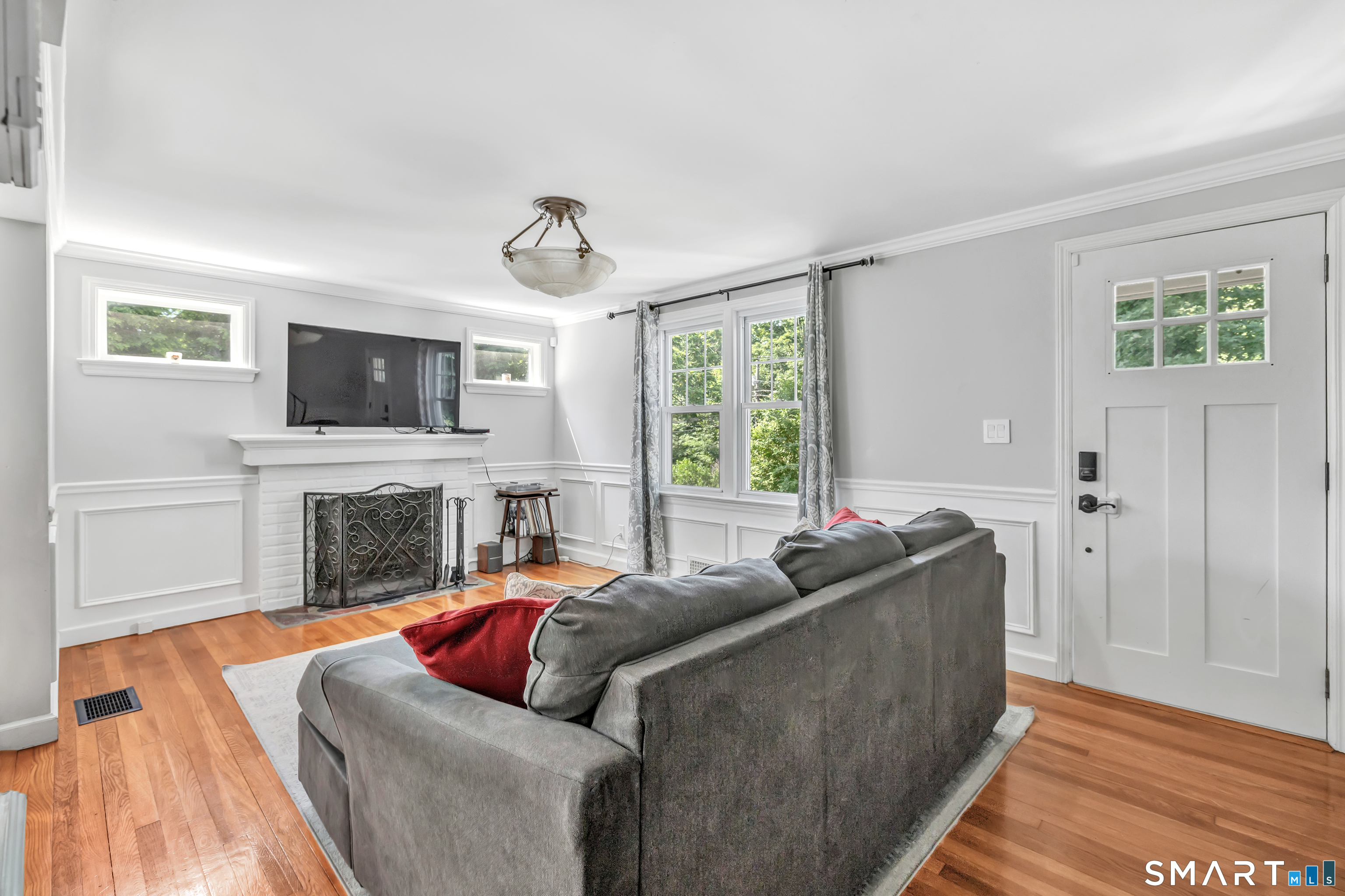 2082 Stratfield Road