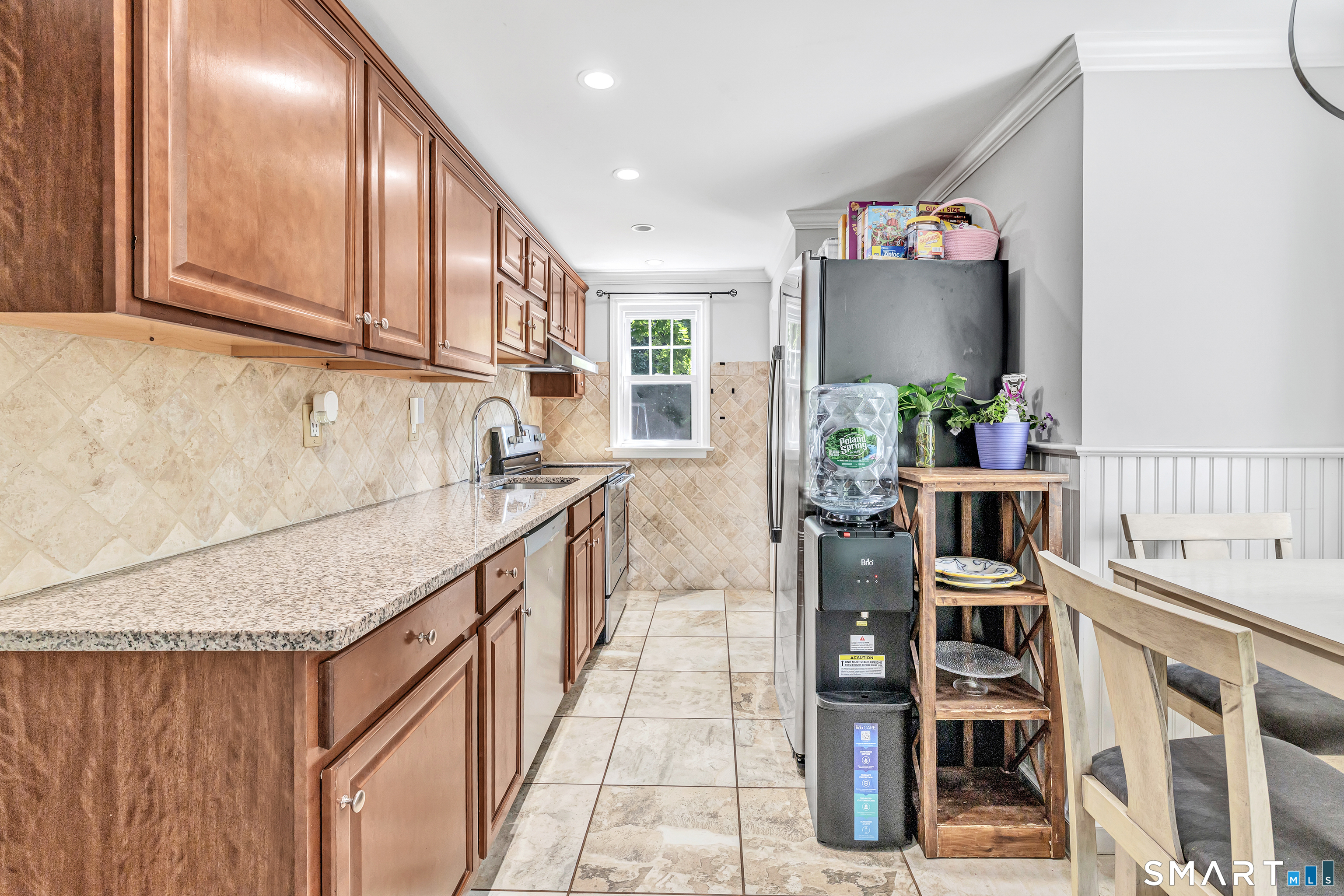2082 Stratfield Road