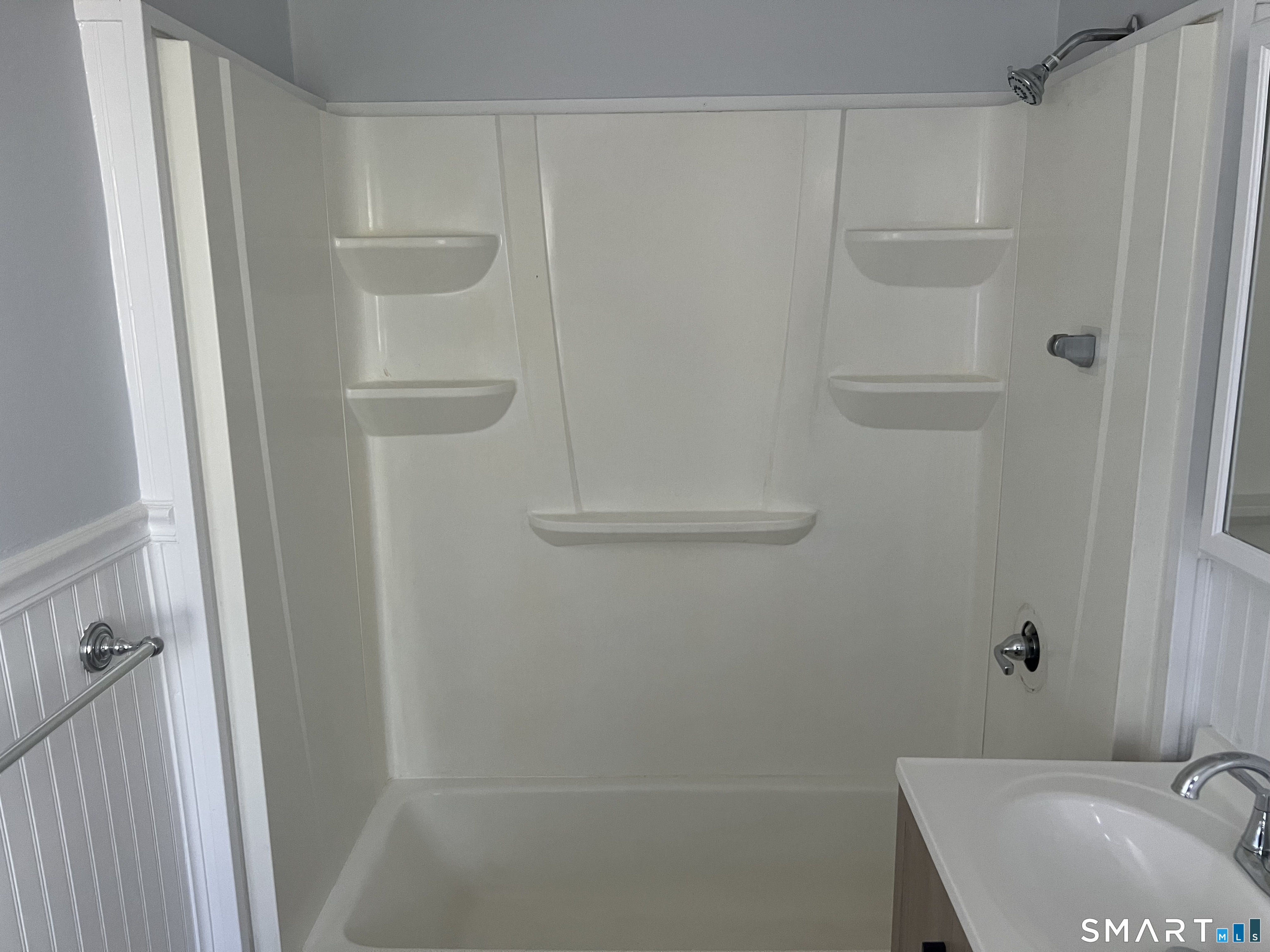 24 Circular Avenue Unit: 3B