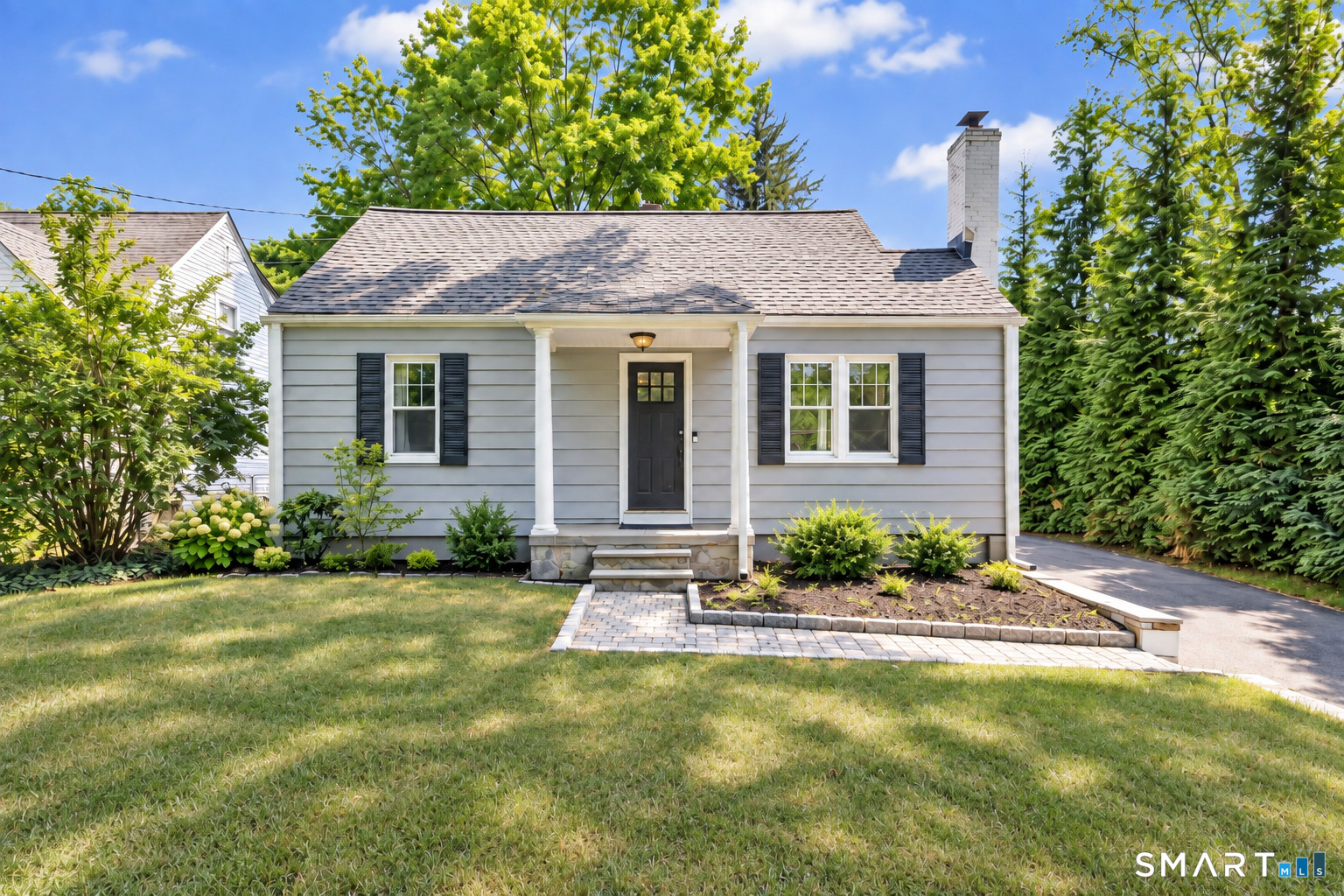 2082 Stratfield Road
