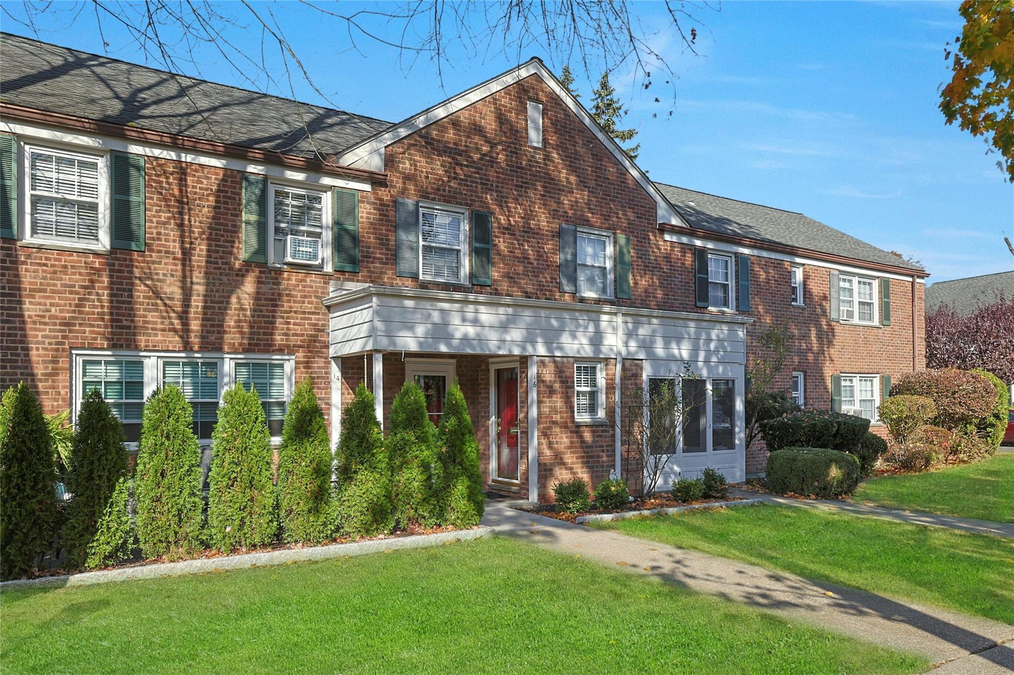 16 Robins Crescent Unit: 16