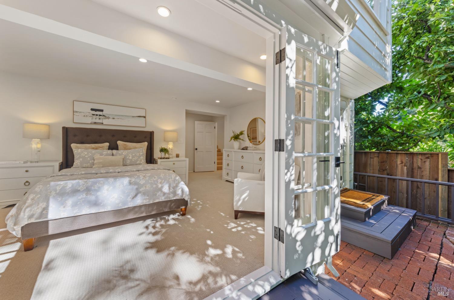 239 W Blithedale Ave