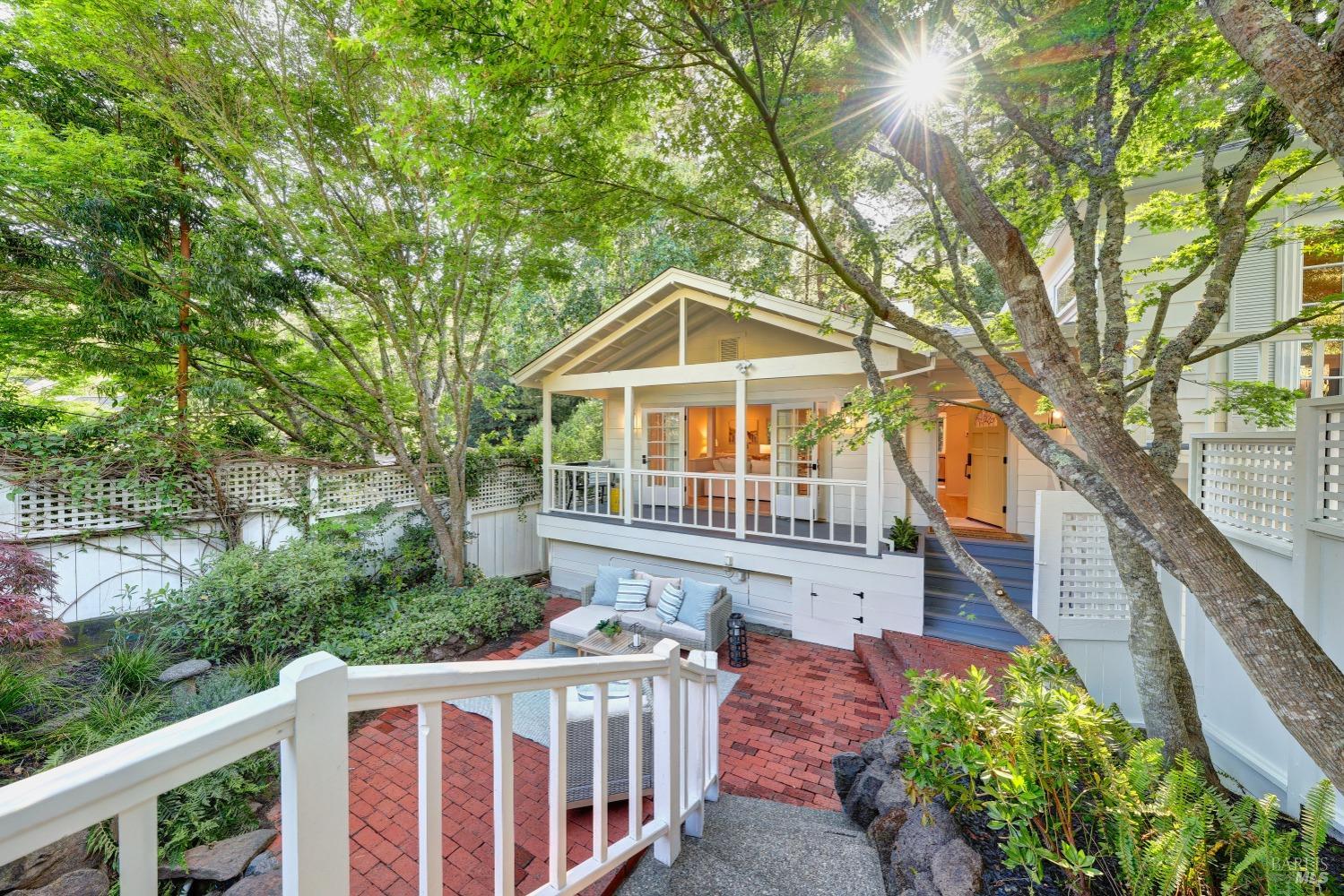 239 W Blithedale Ave