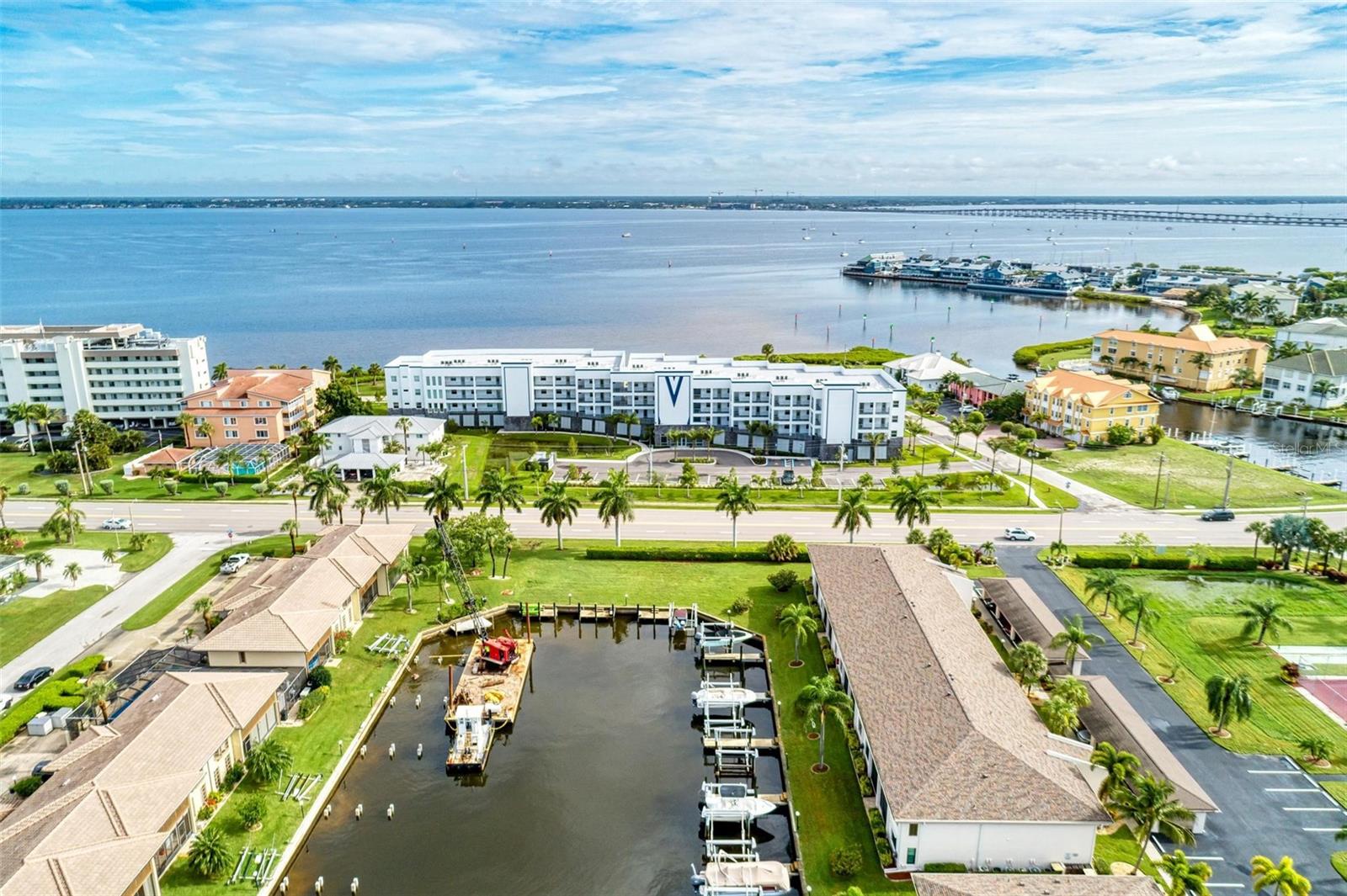 1425 PARK BEACH CIR #139