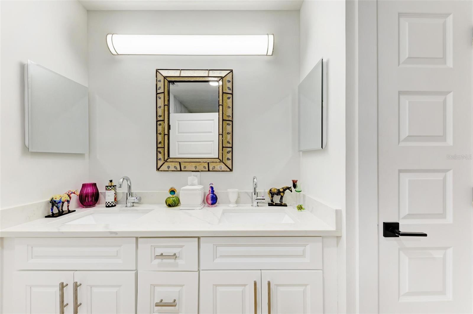 1425 PARK BEACH CIR #139