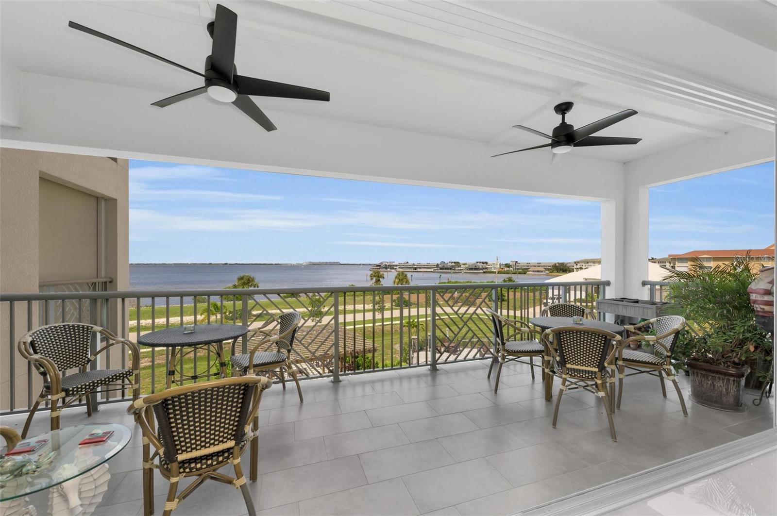 1425 PARK BEACH CIR #139