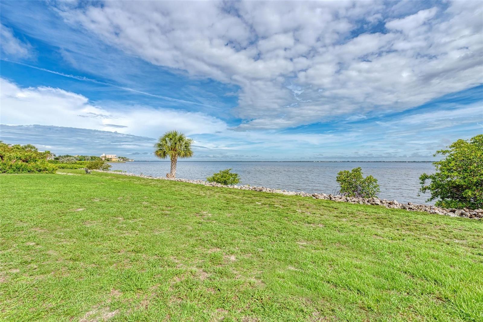 1425 PARK BEACH CIR #139