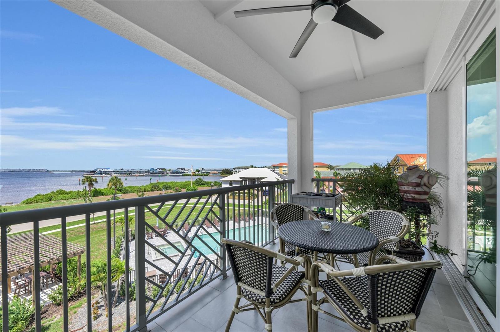 1425 PARK BEACH CIR #139