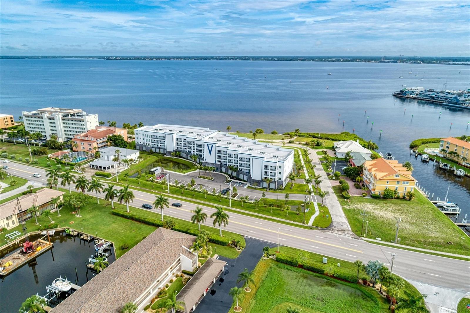 1425 PARK BEACH CIR #139