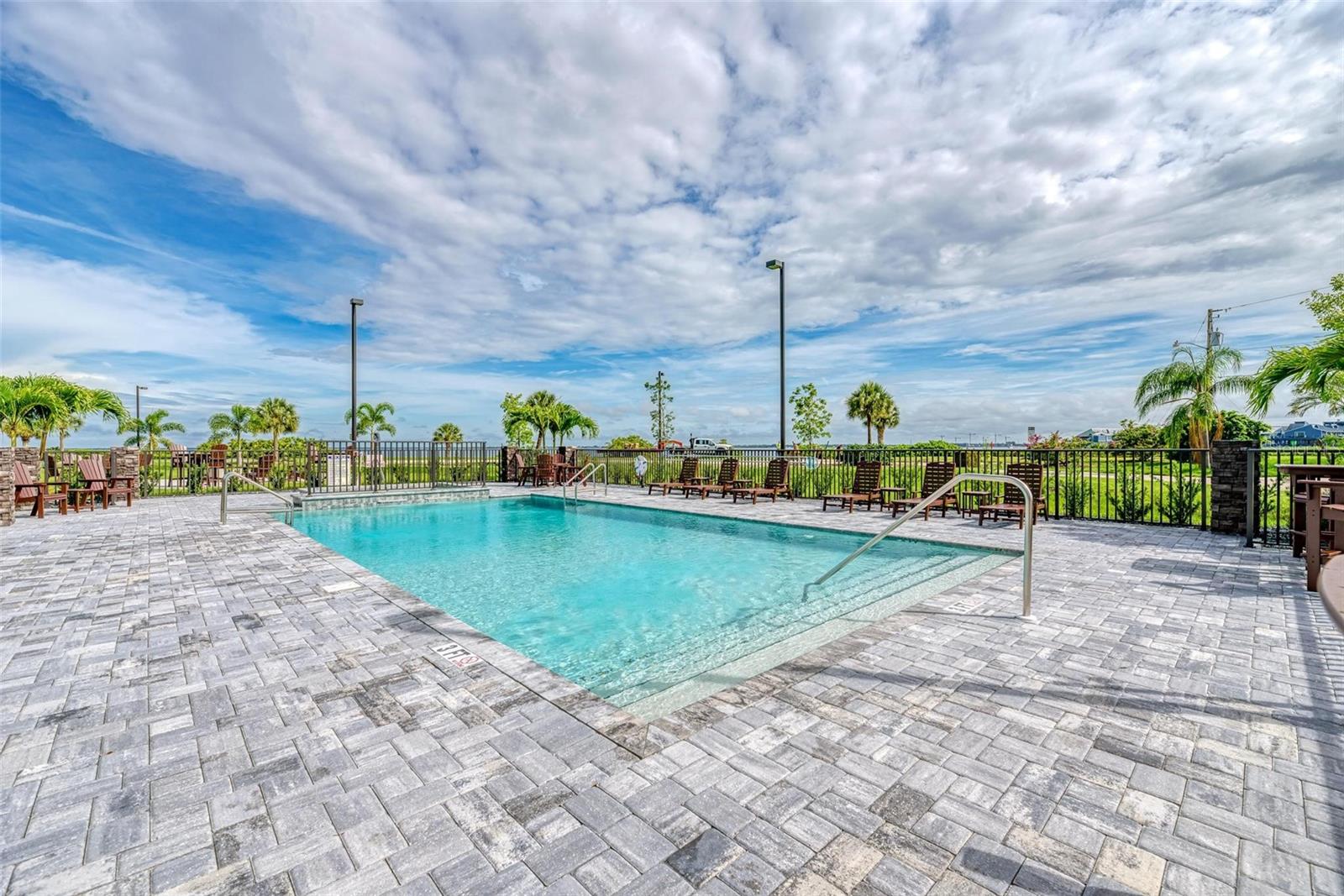 1425 PARK BEACH CIR #139