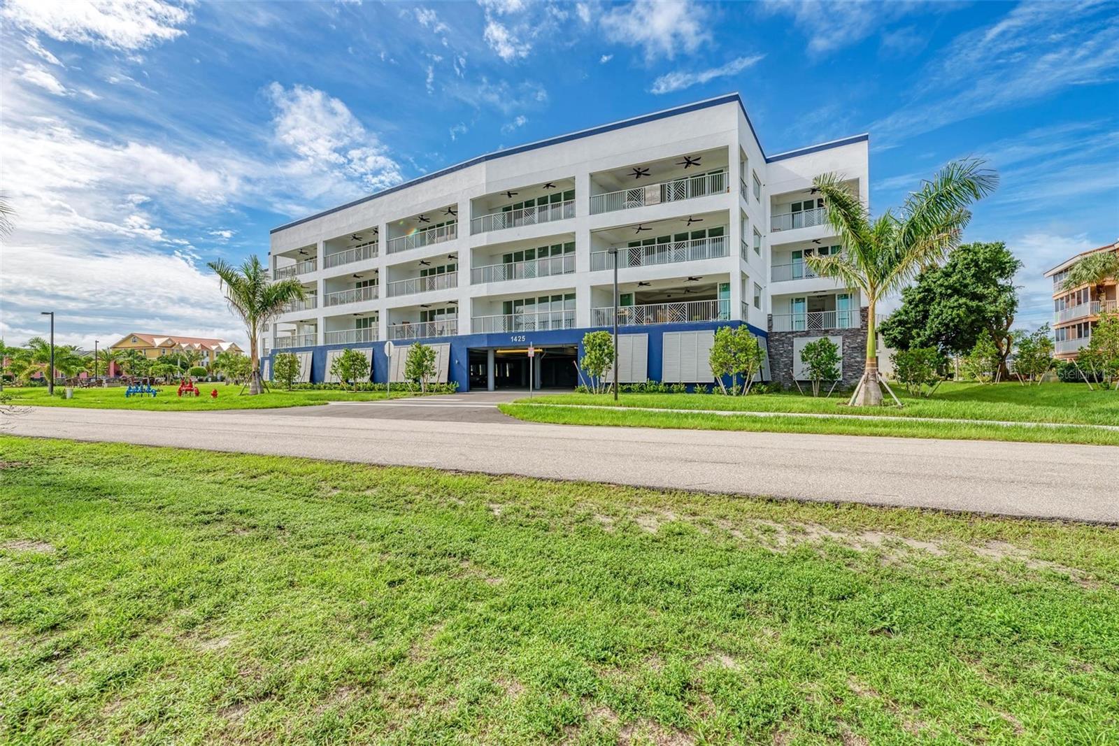 1425 PARK BEACH CIR #139