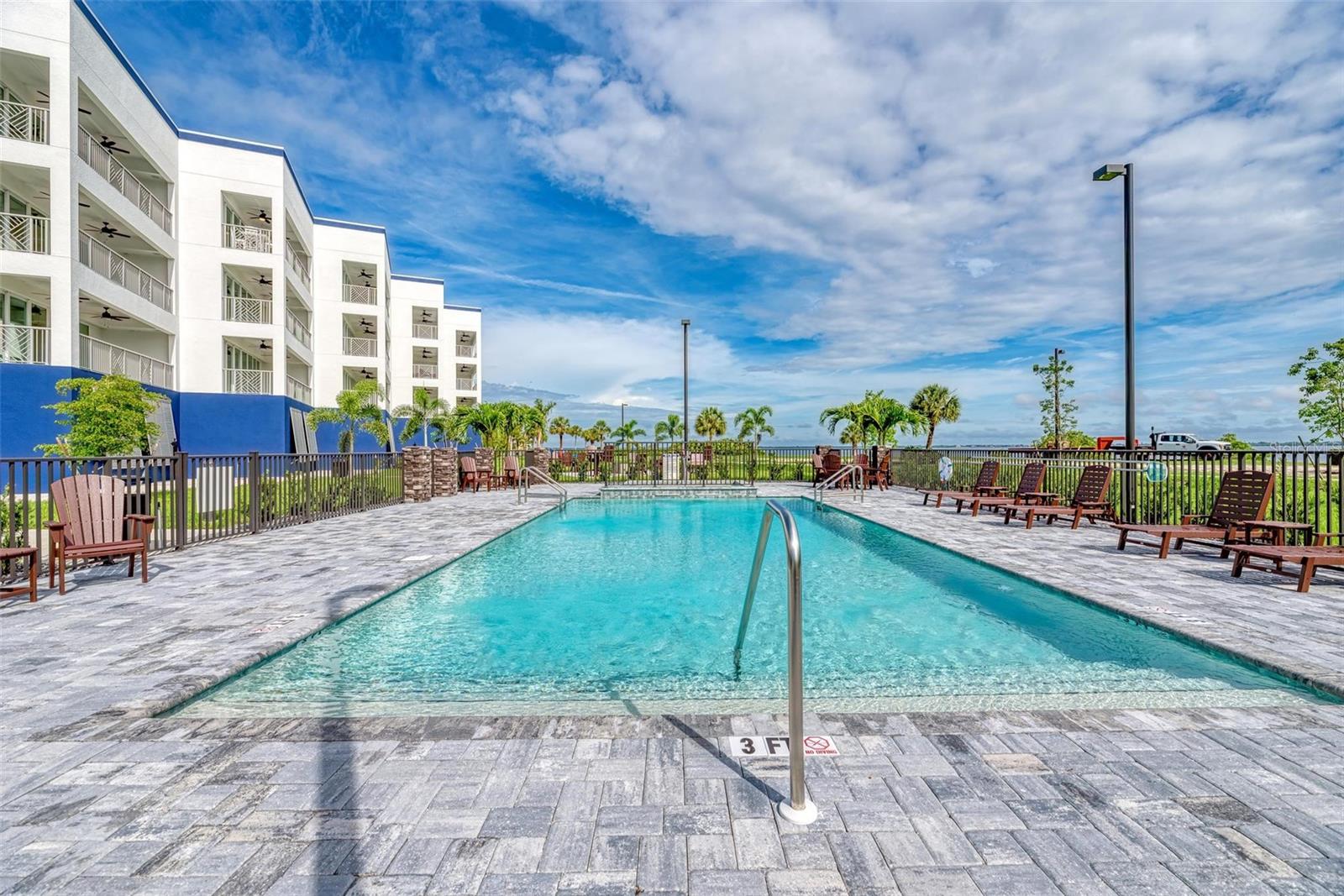 1425 PARK BEACH CIR #139