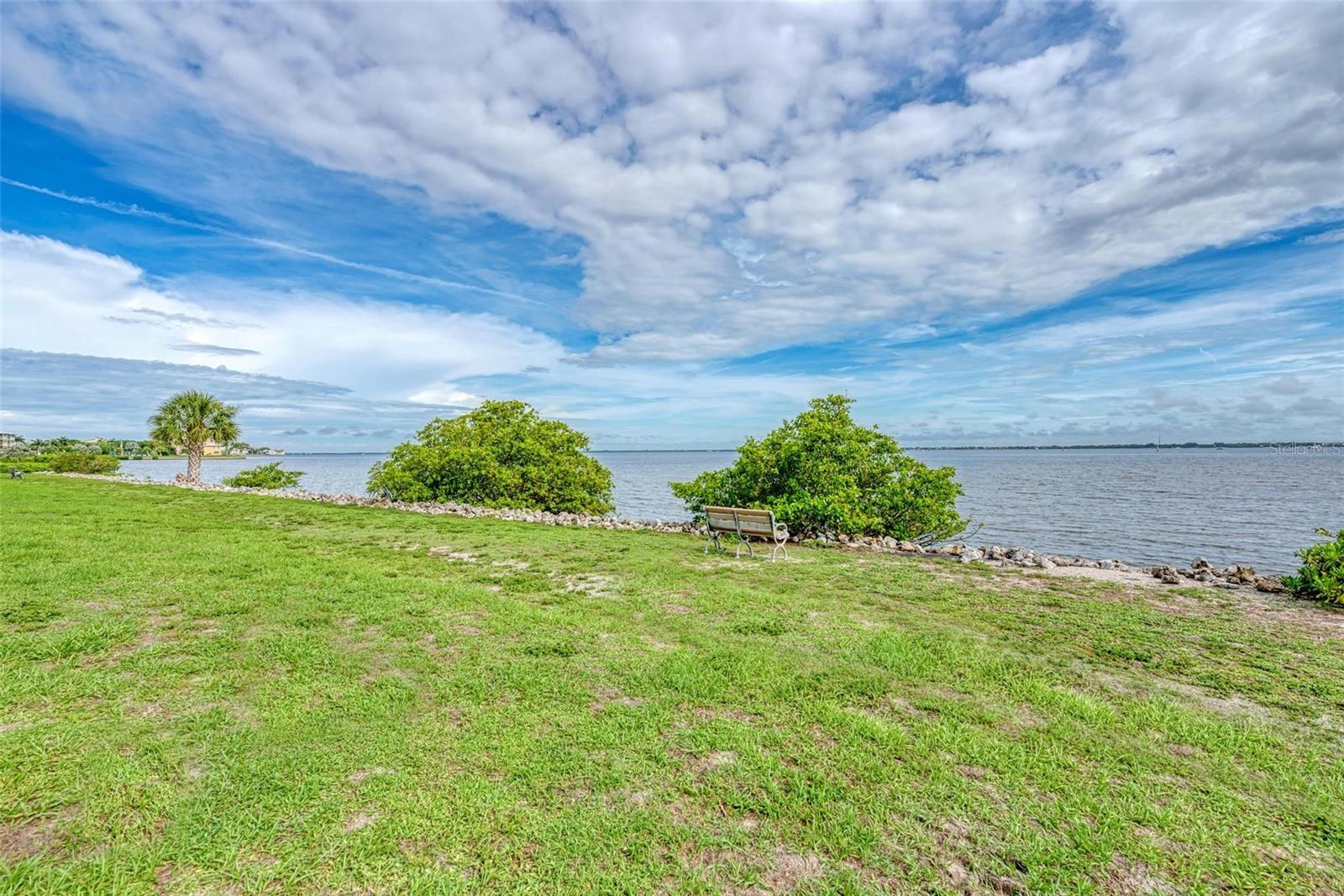 1425 PARK BEACH CIR #139