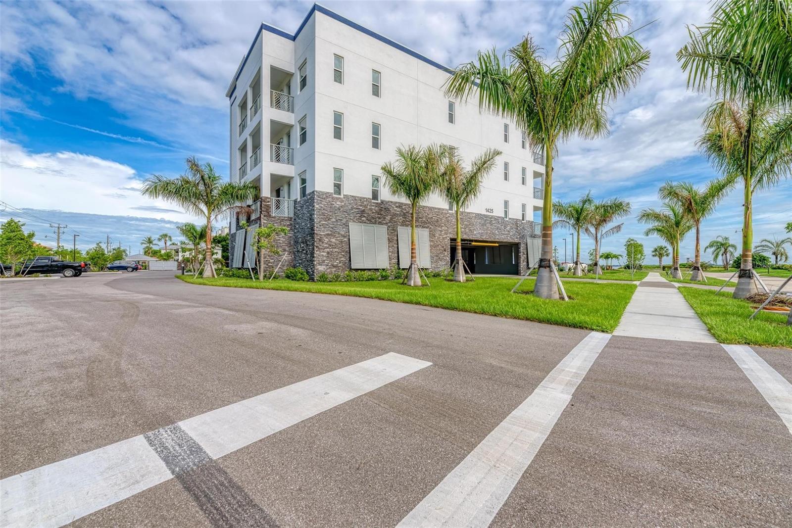 1425 PARK BEACH CIR #1311