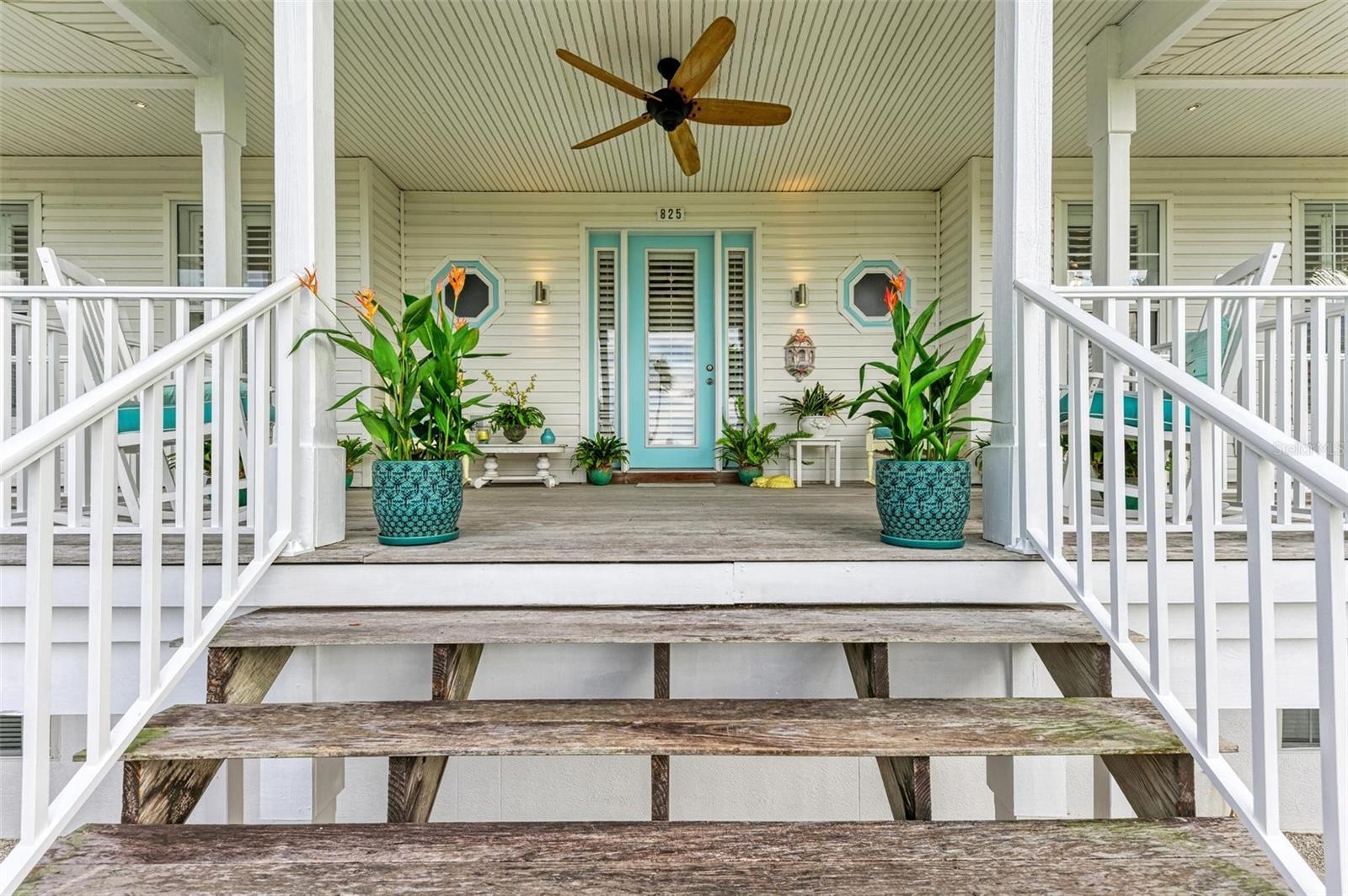 825 W RETTA ESPLANADE