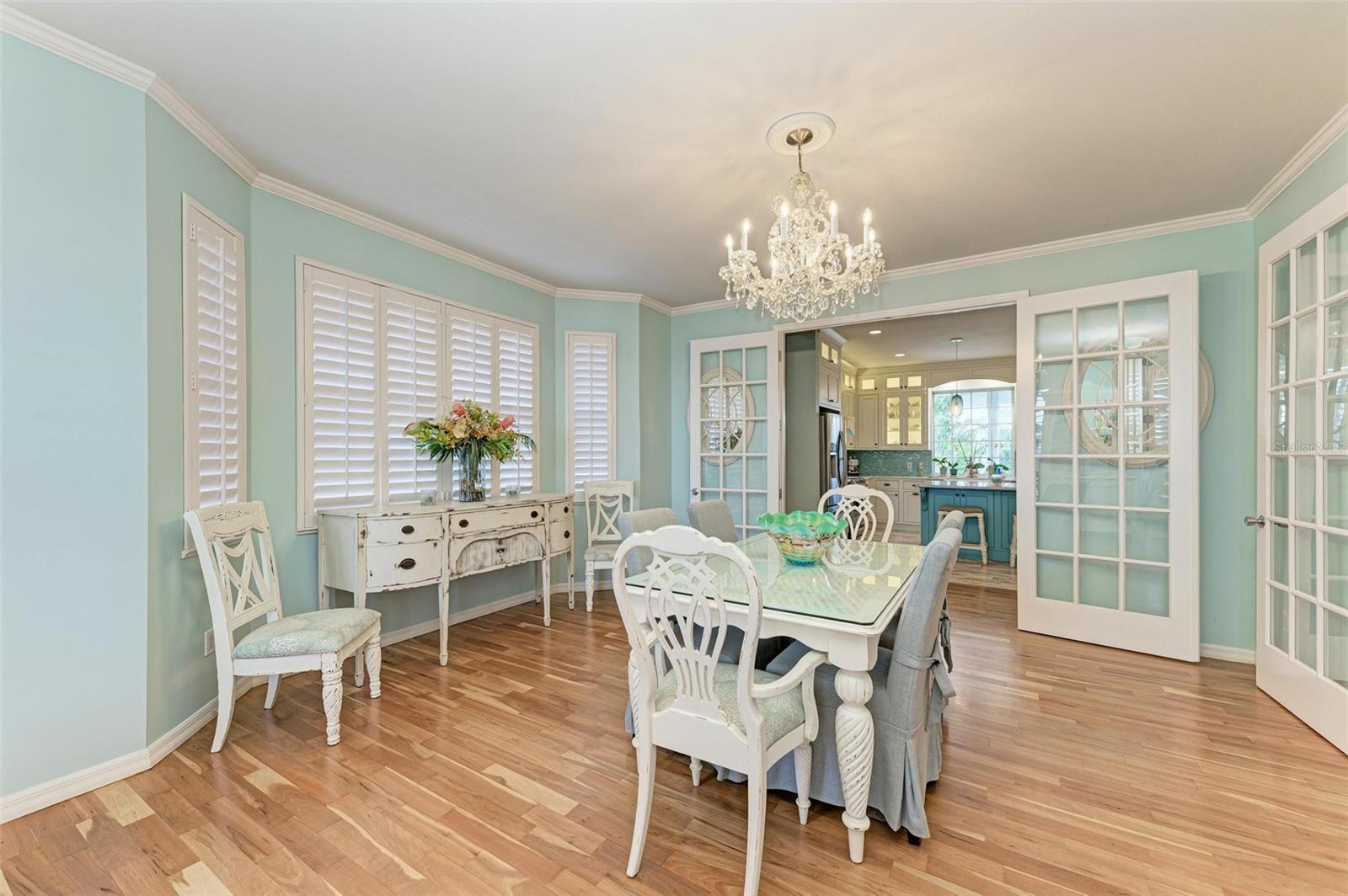 825 W RETTA ESPLANADE