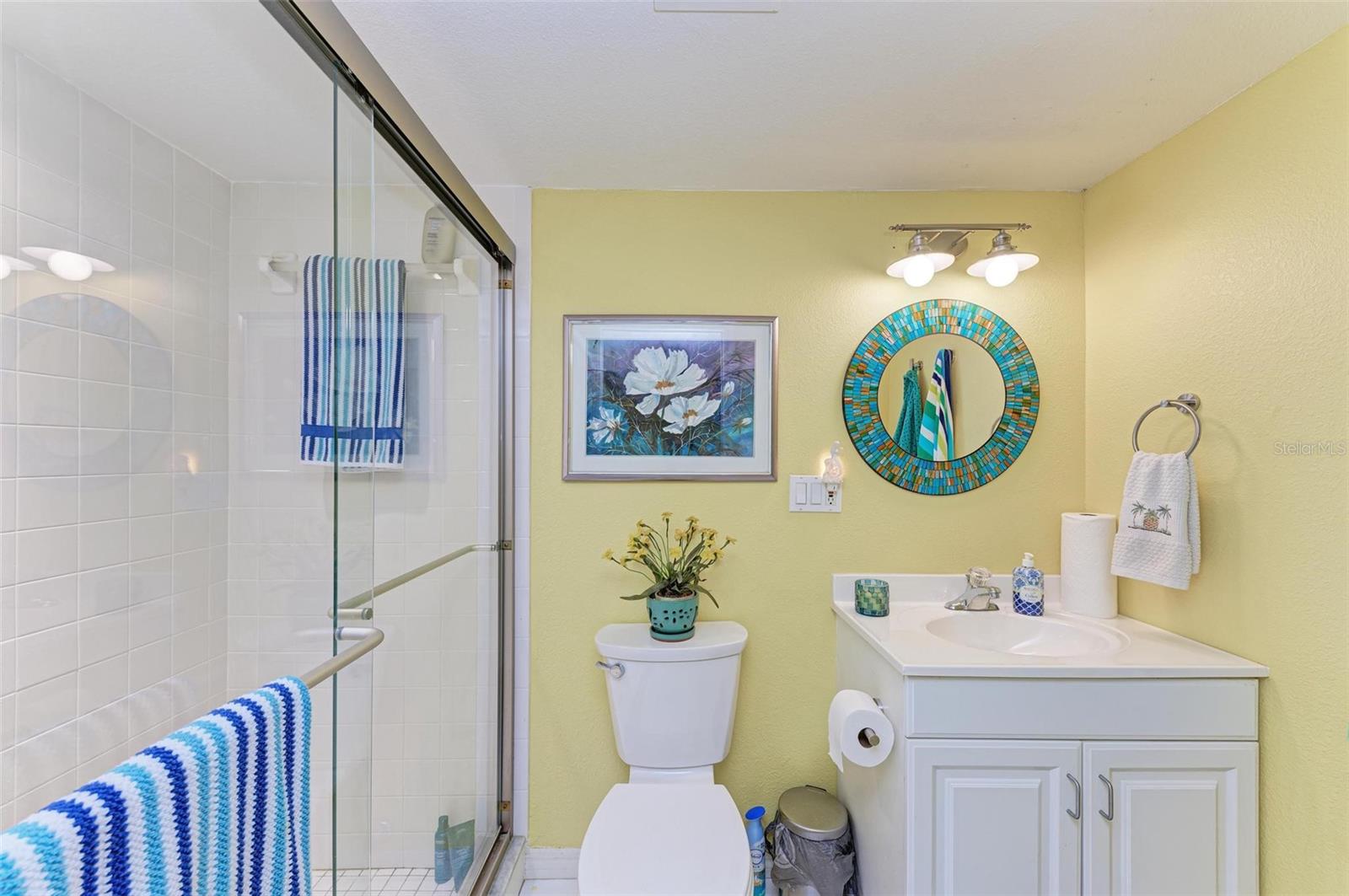 825 W RETTA ESPLANADE