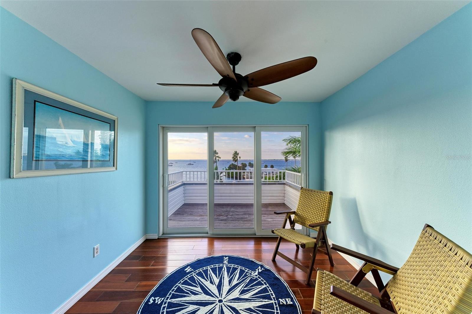 825 W RETTA ESPLANADE