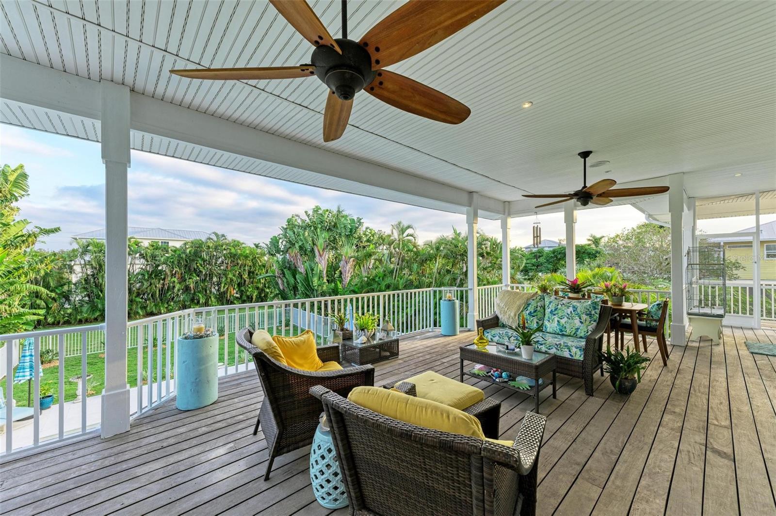 825 W RETTA ESPLANADE