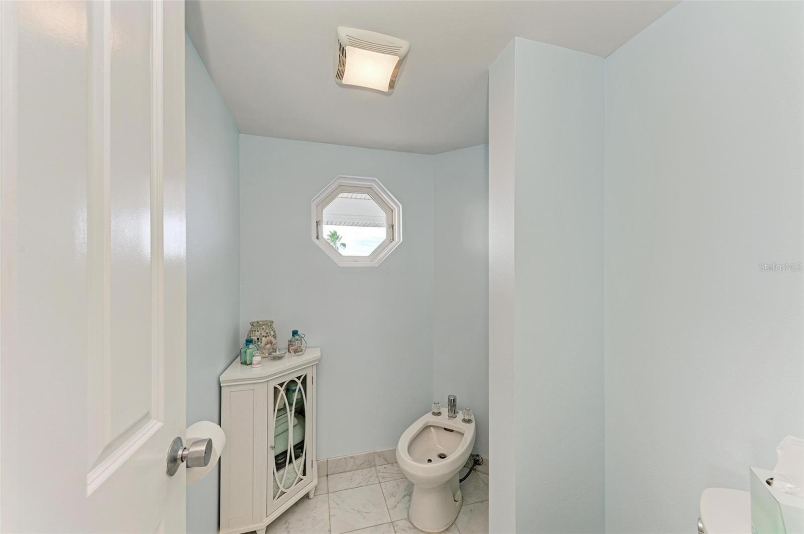 825 W RETTA ESPLANADE