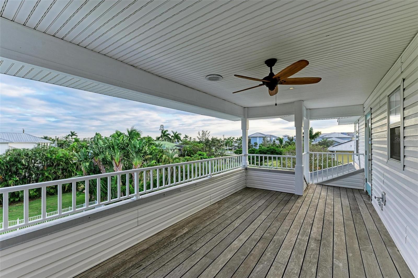 825 W RETTA ESPLANADE