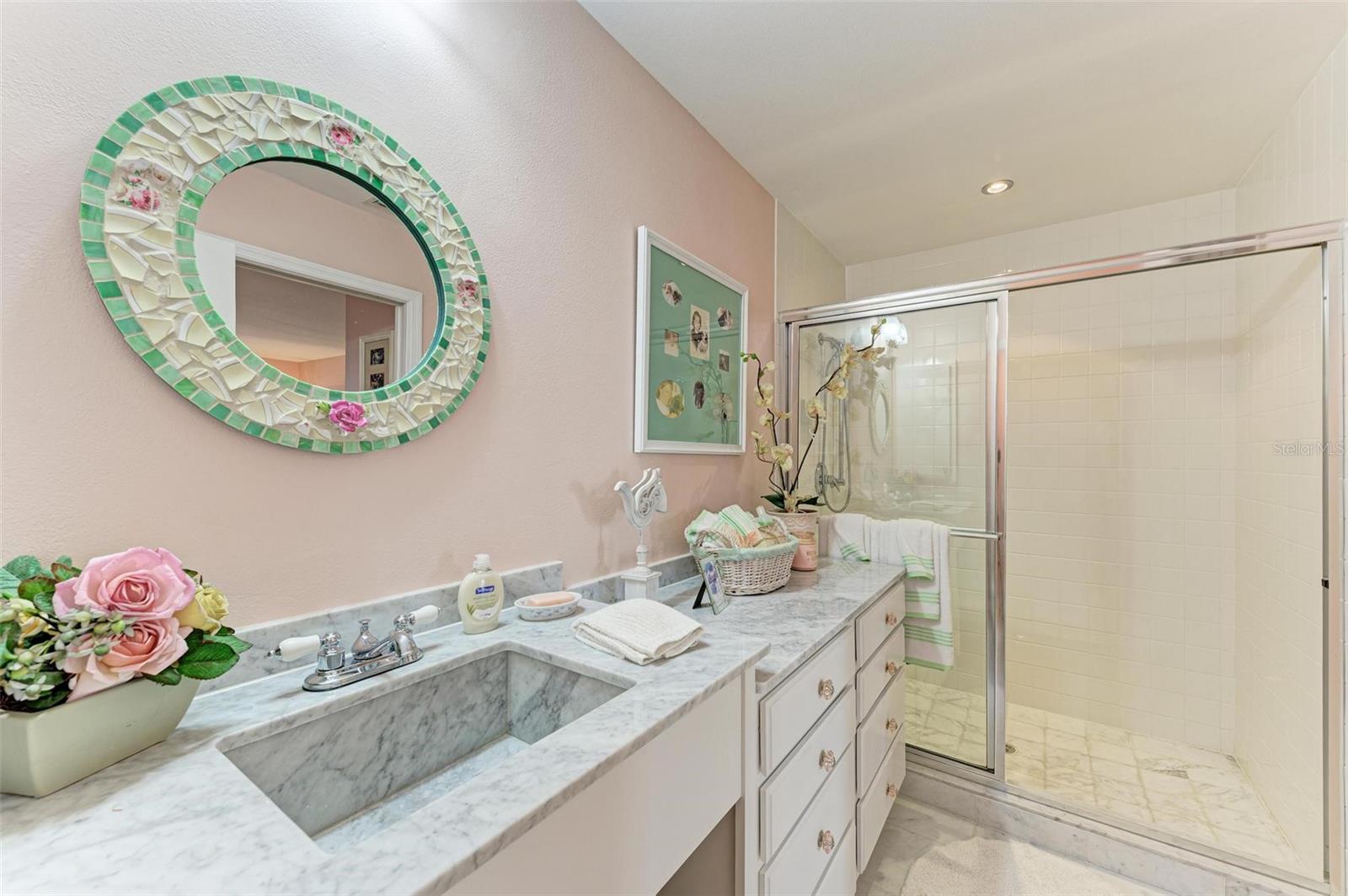 825 W RETTA ESPLANADE