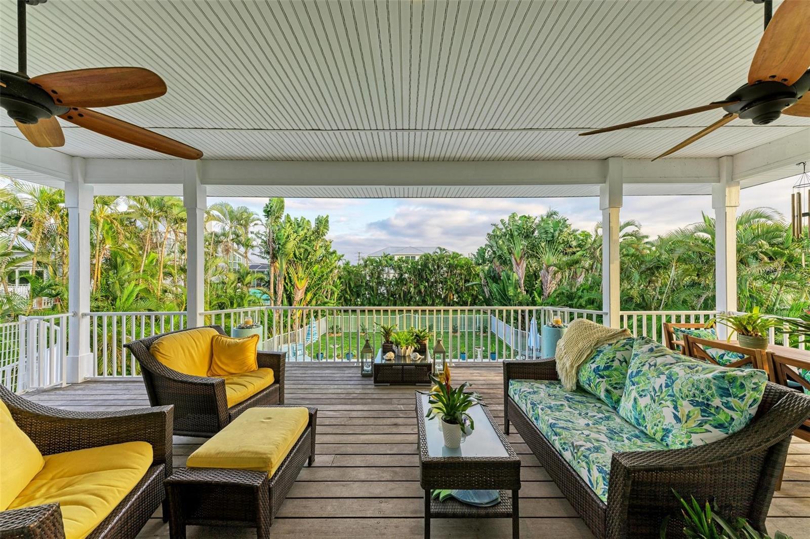 825 W RETTA ESPLANADE