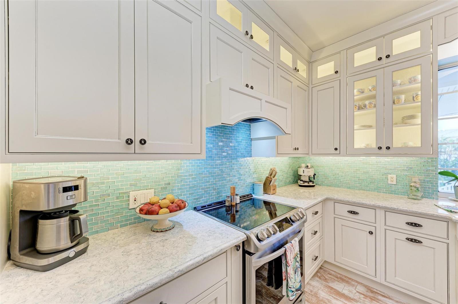 825 W RETTA ESPLANADE