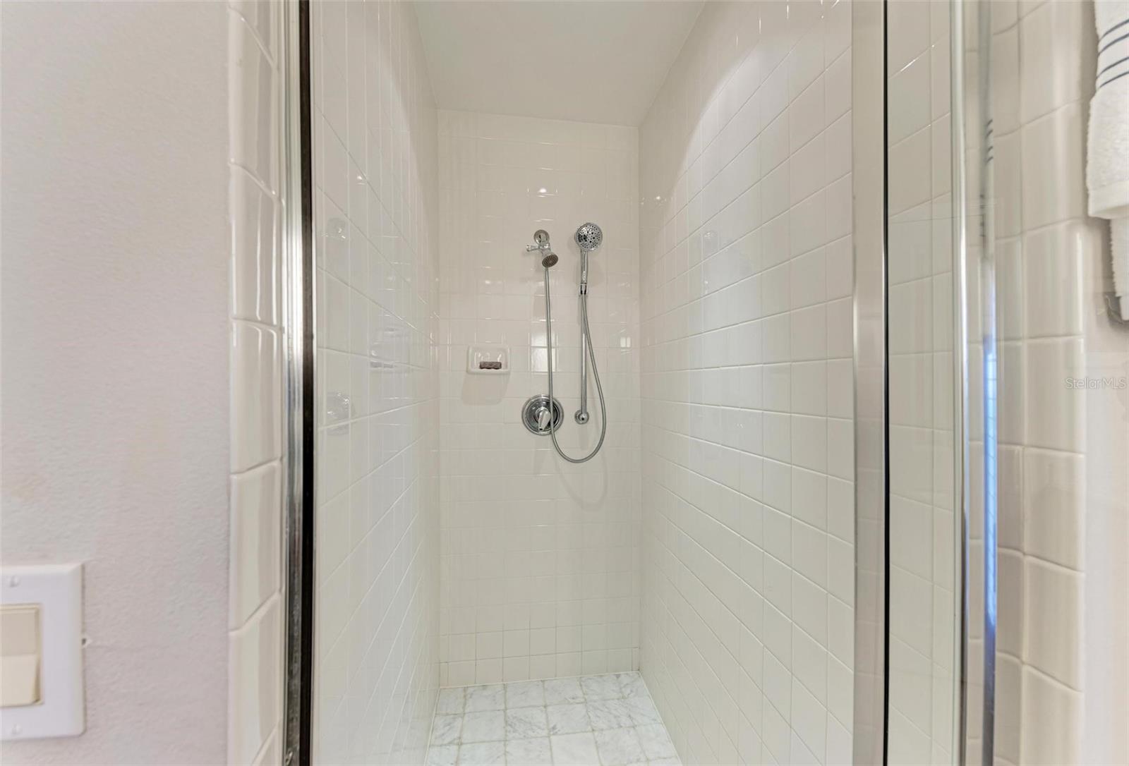 825 W RETTA ESPLANADE