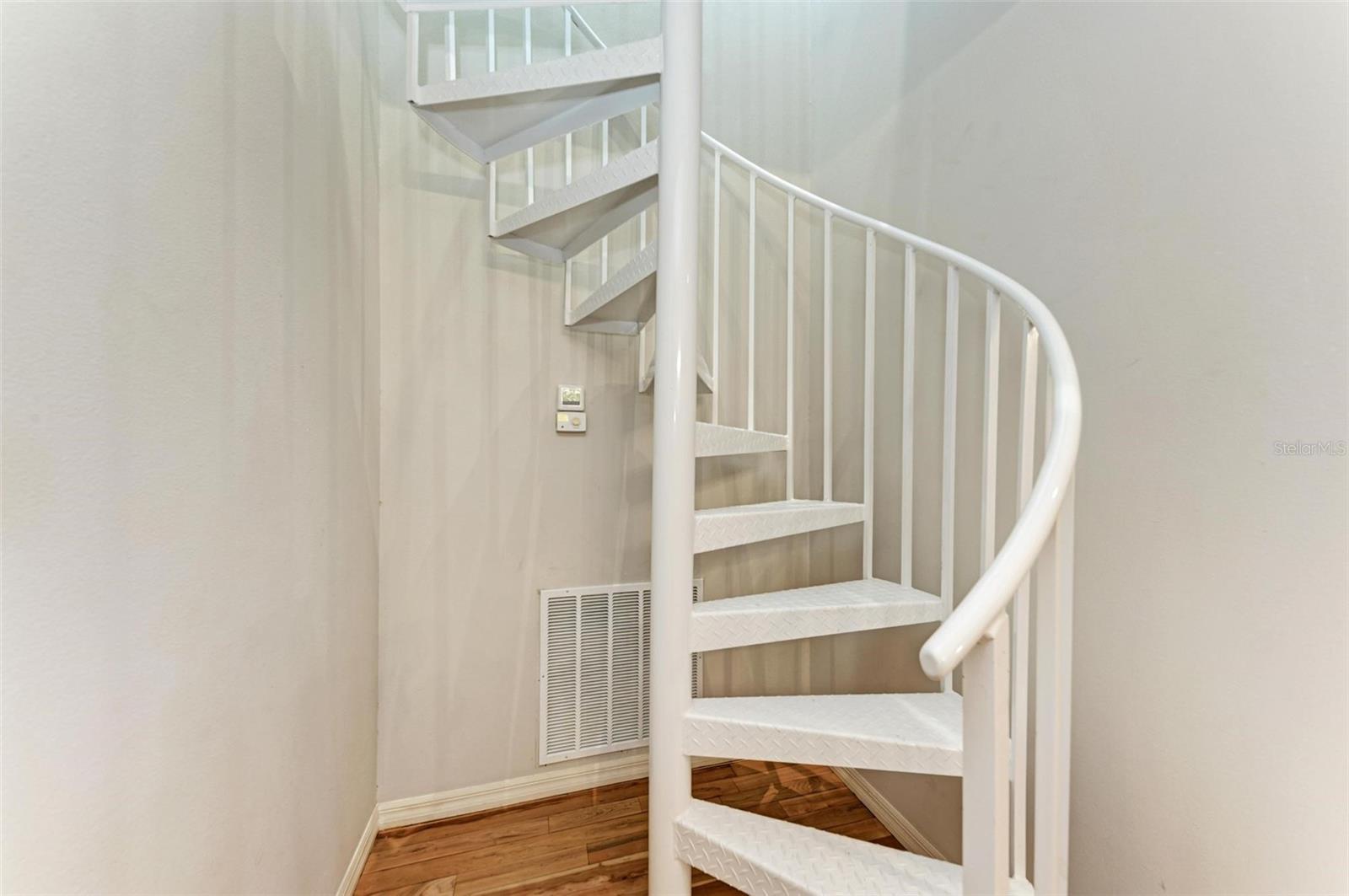 825 W RETTA ESPLANADE