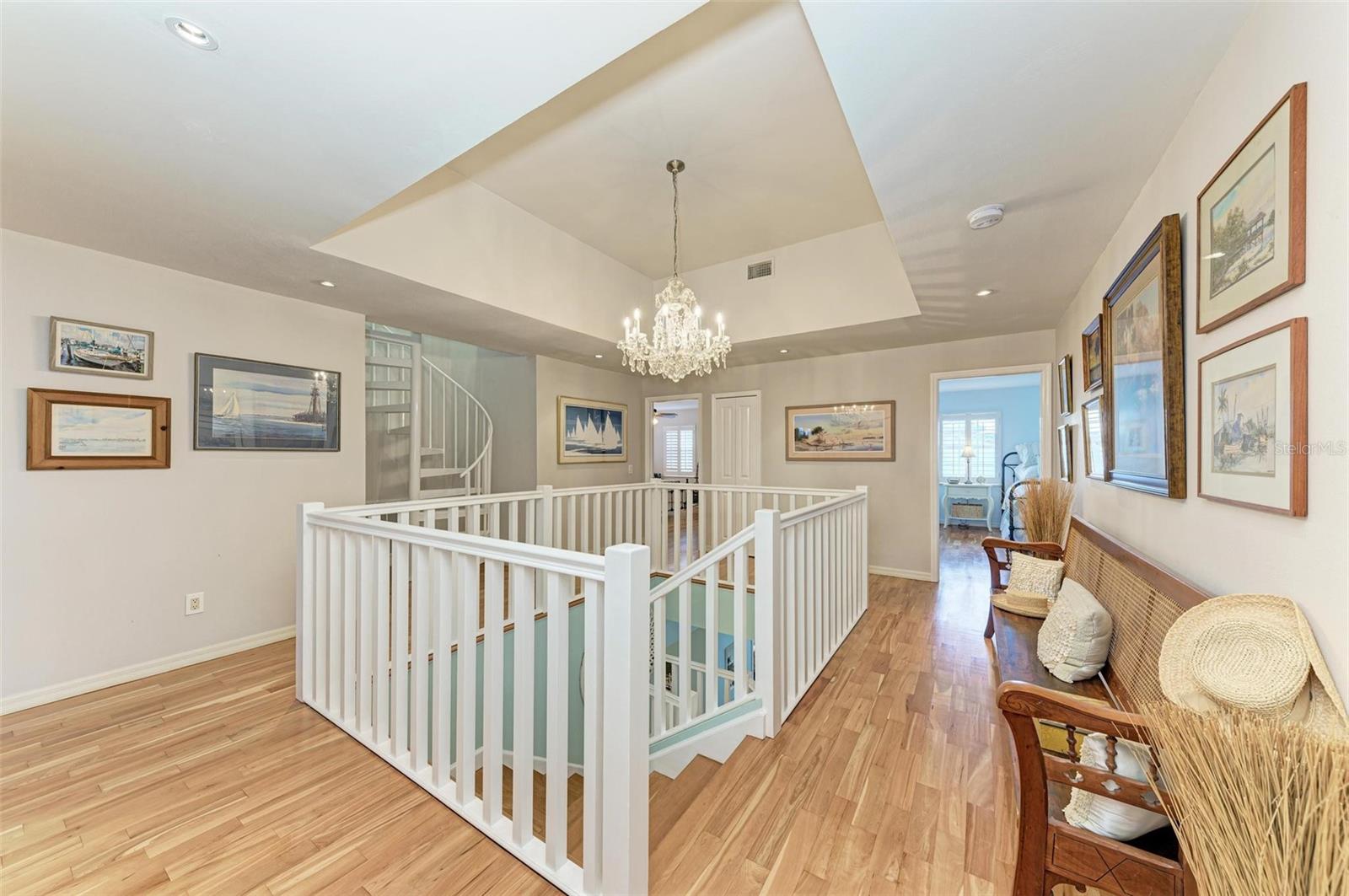 825 W RETTA ESPLANADE