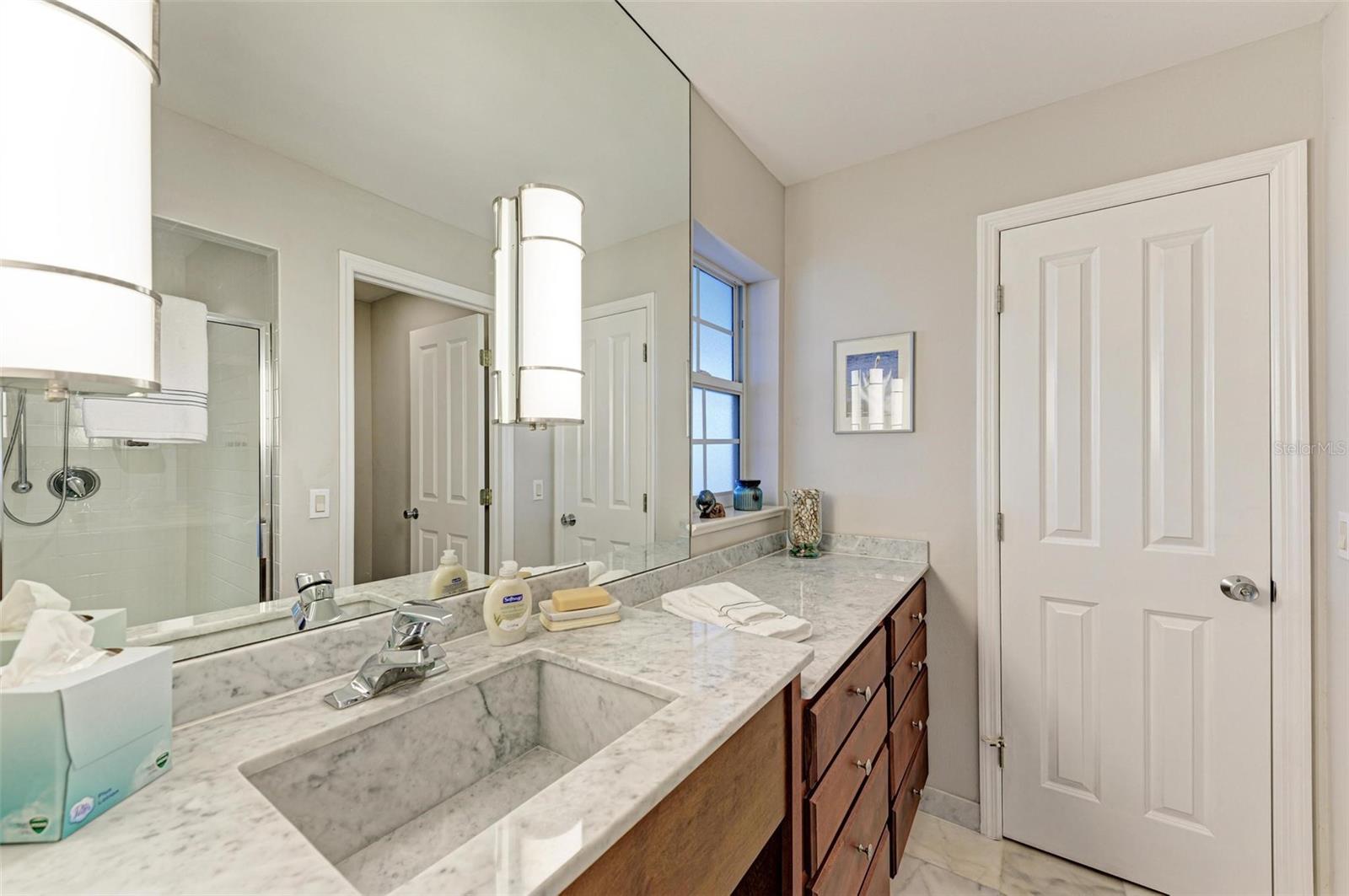 825 W RETTA ESPLANADE