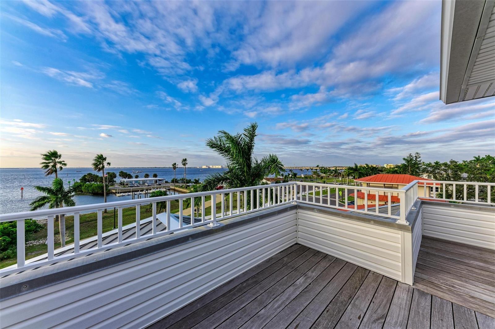 825 W RETTA ESPLANADE