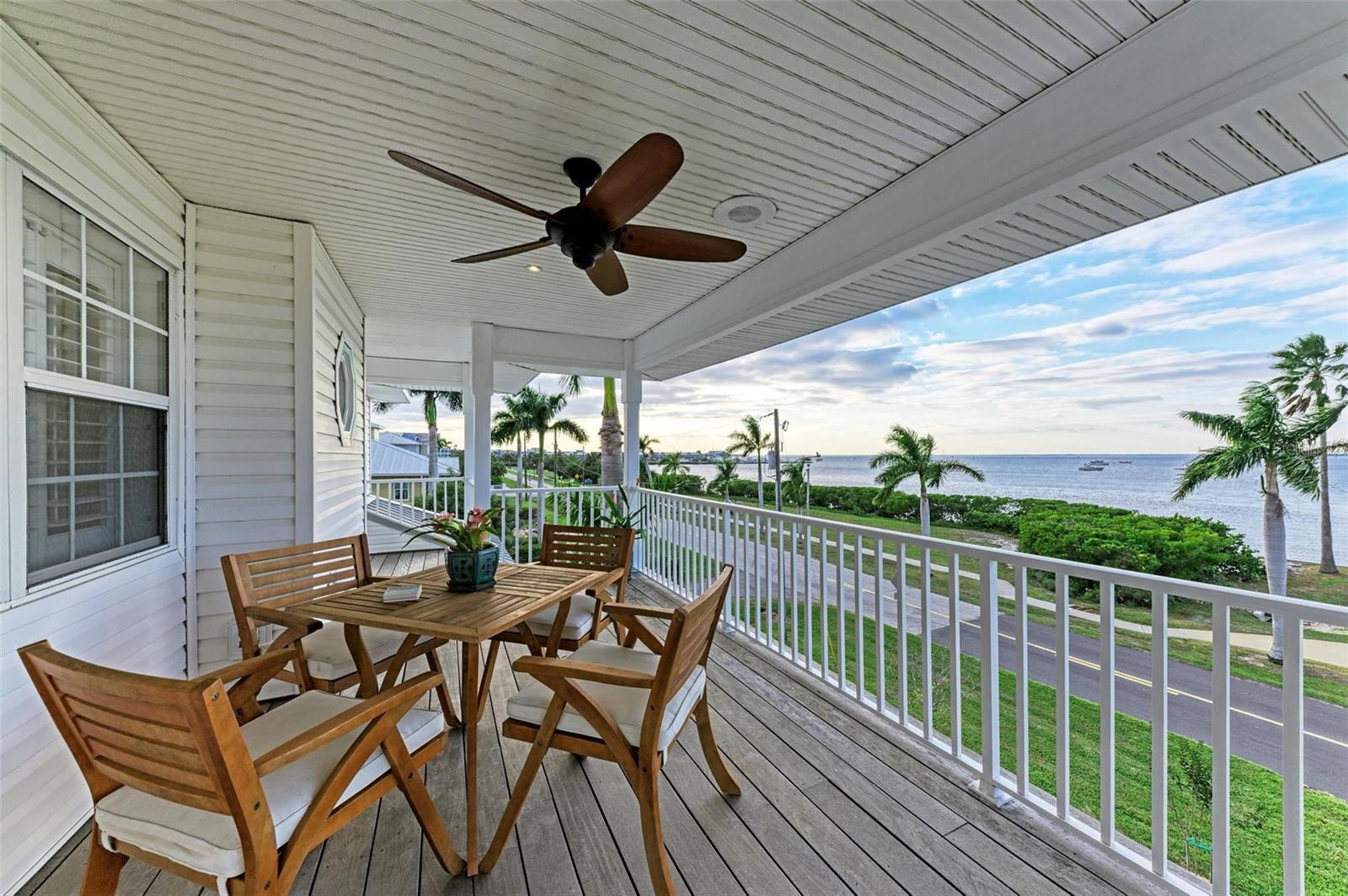 825 W RETTA ESPLANADE