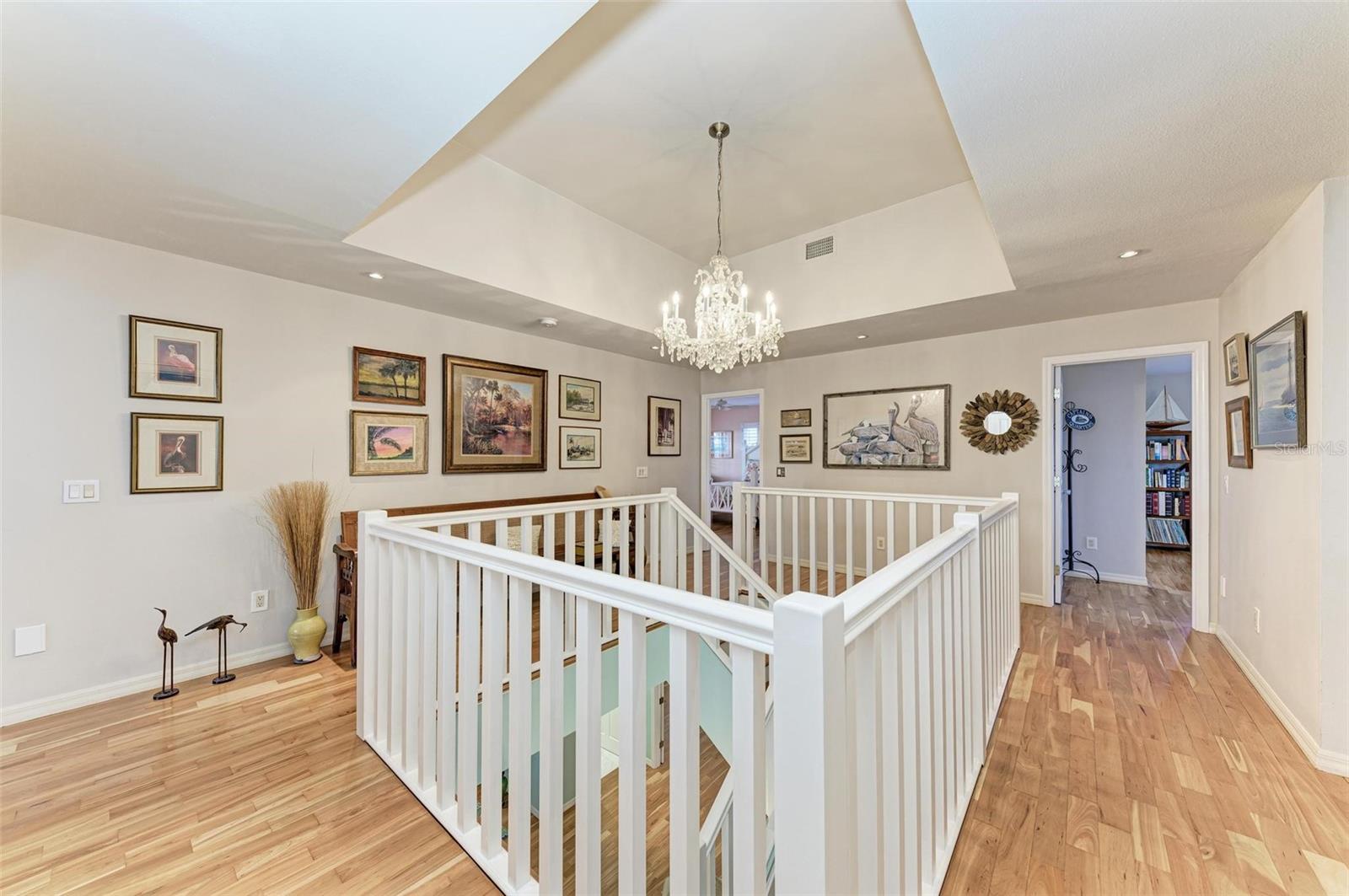 825 W RETTA ESPLANADE