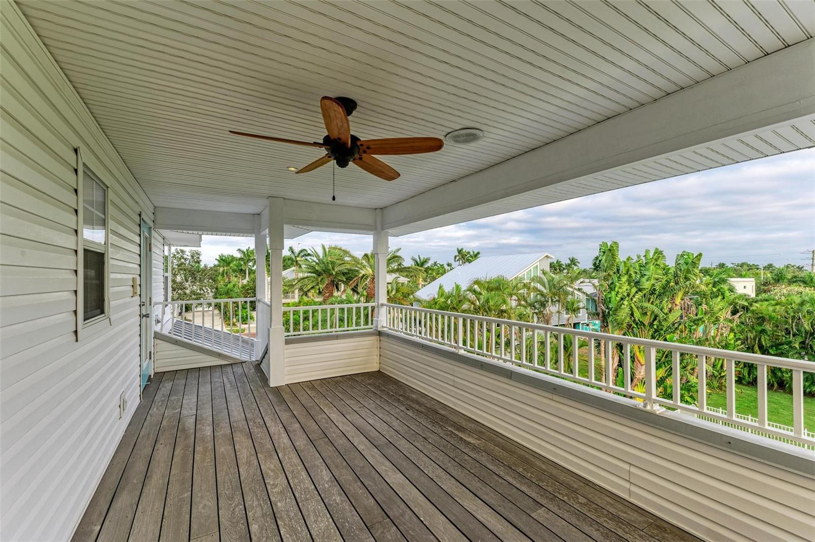 825 W RETTA ESPLANADE