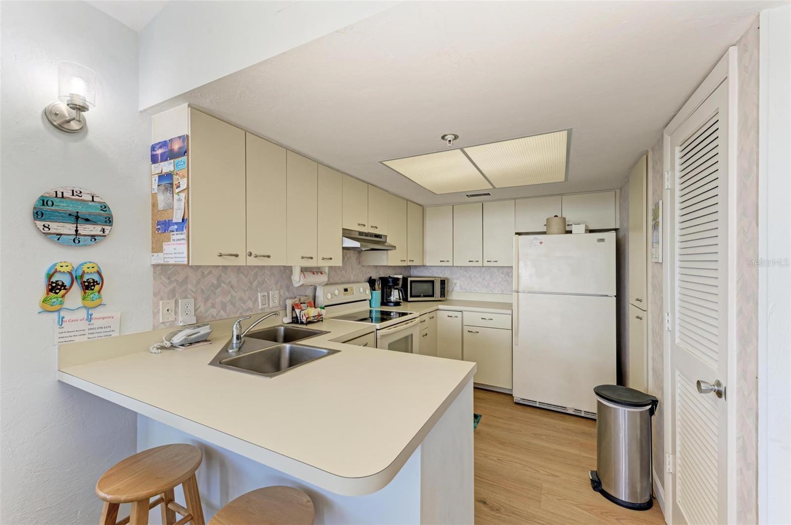 7446 PALM ISLAND DR #3524