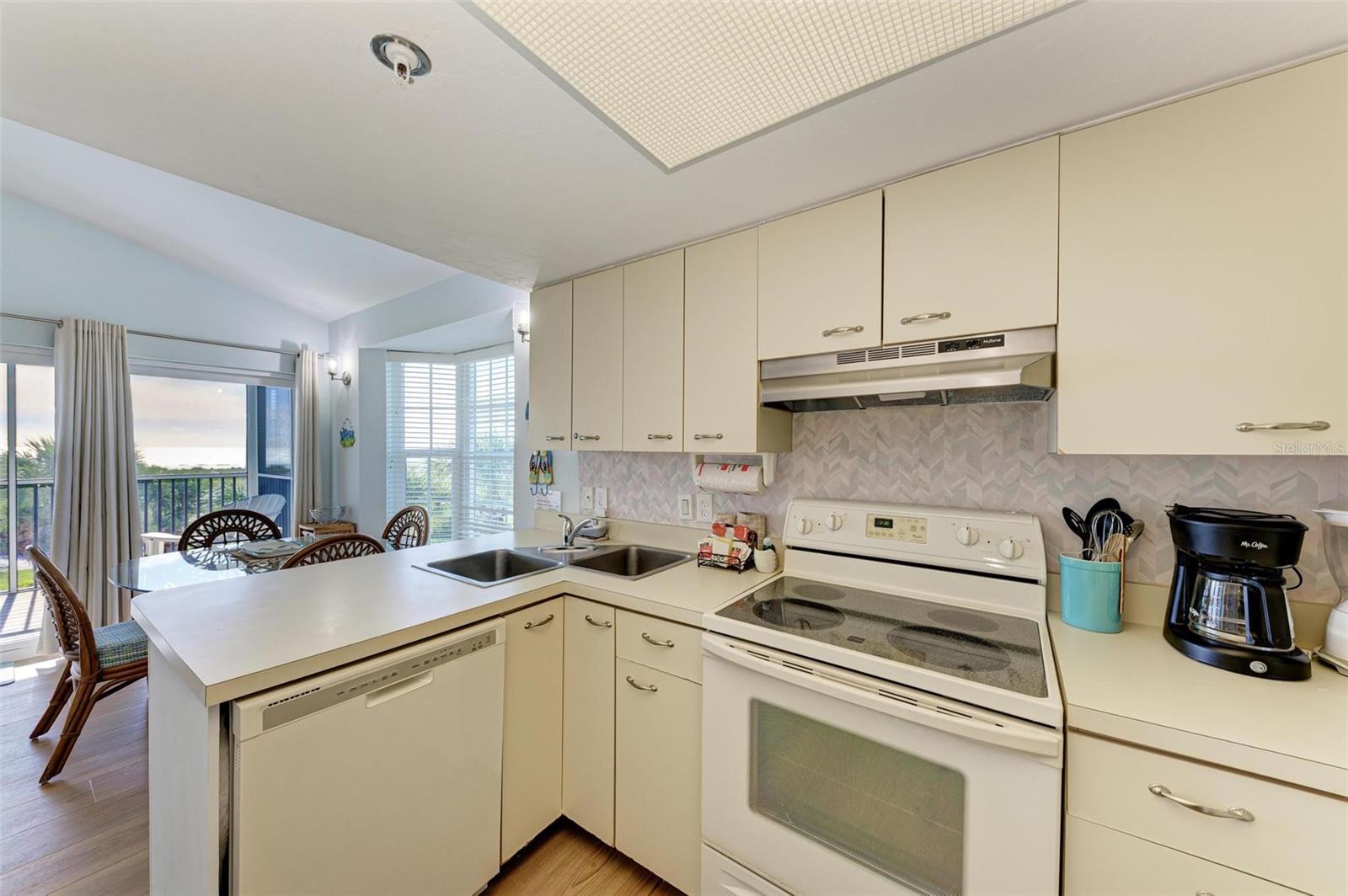 7446 PALM ISLAND DR #3524