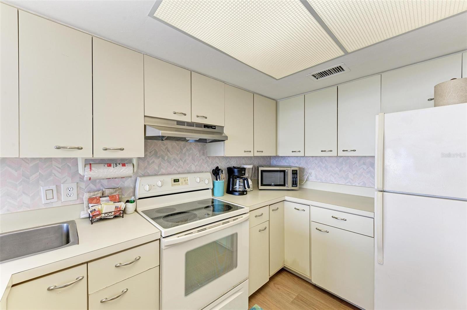 7446 PALM ISLAND DR #3524