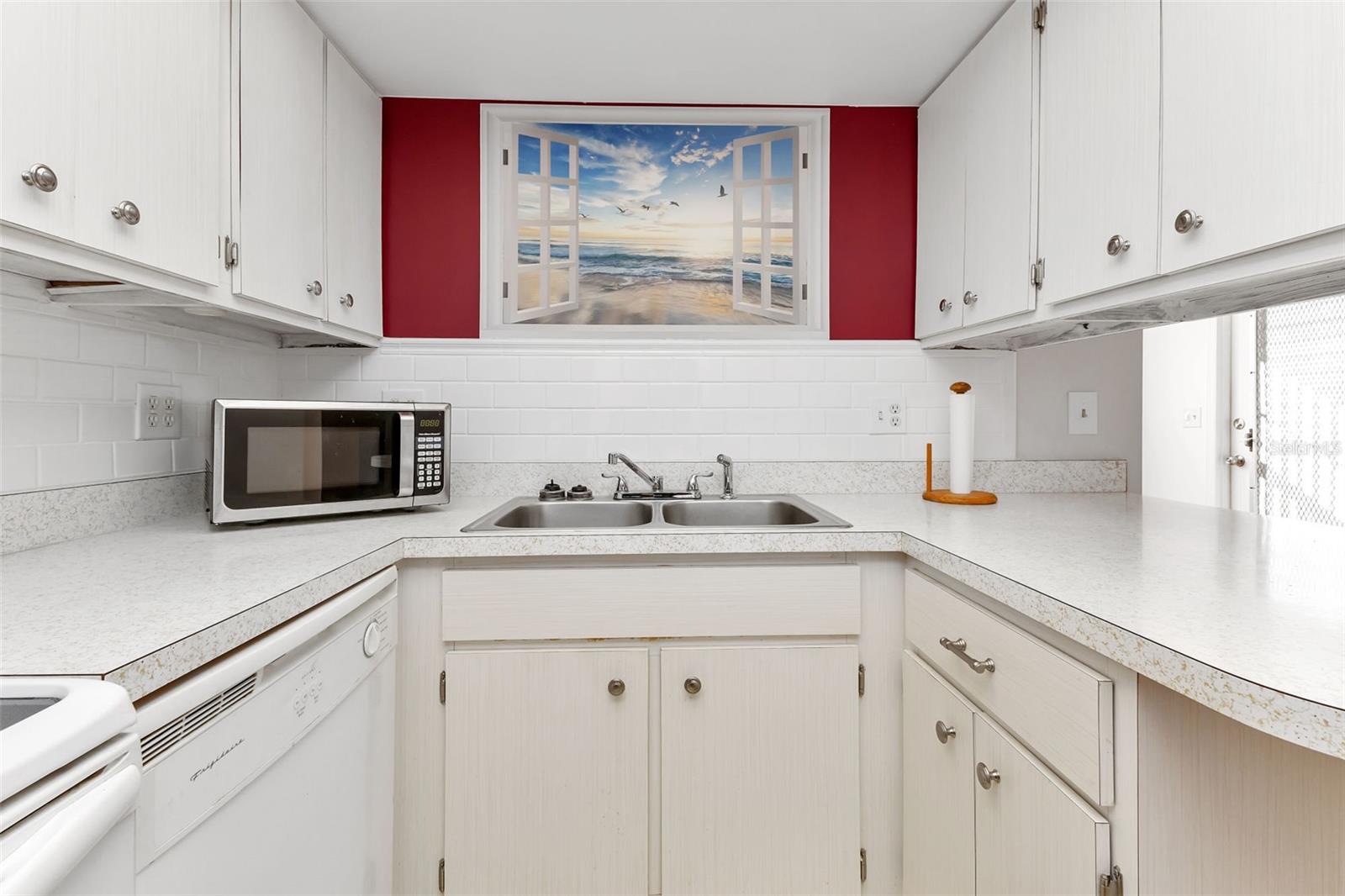 4158 TAMIAMI TRL #T6