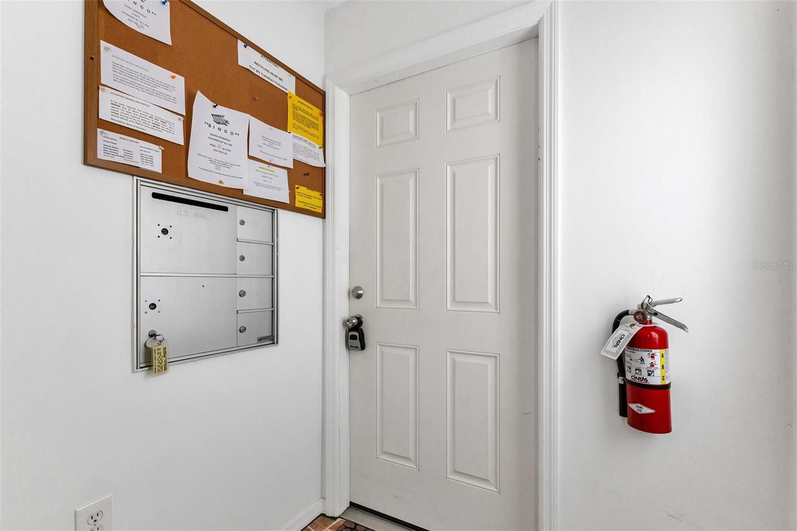 4158 TAMIAMI TRL #T6