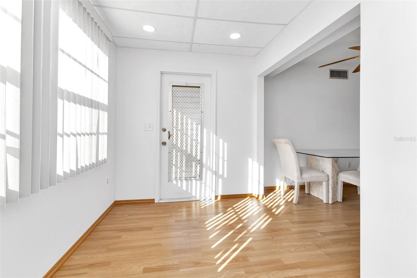 4158 TAMIAMI TRL #T6