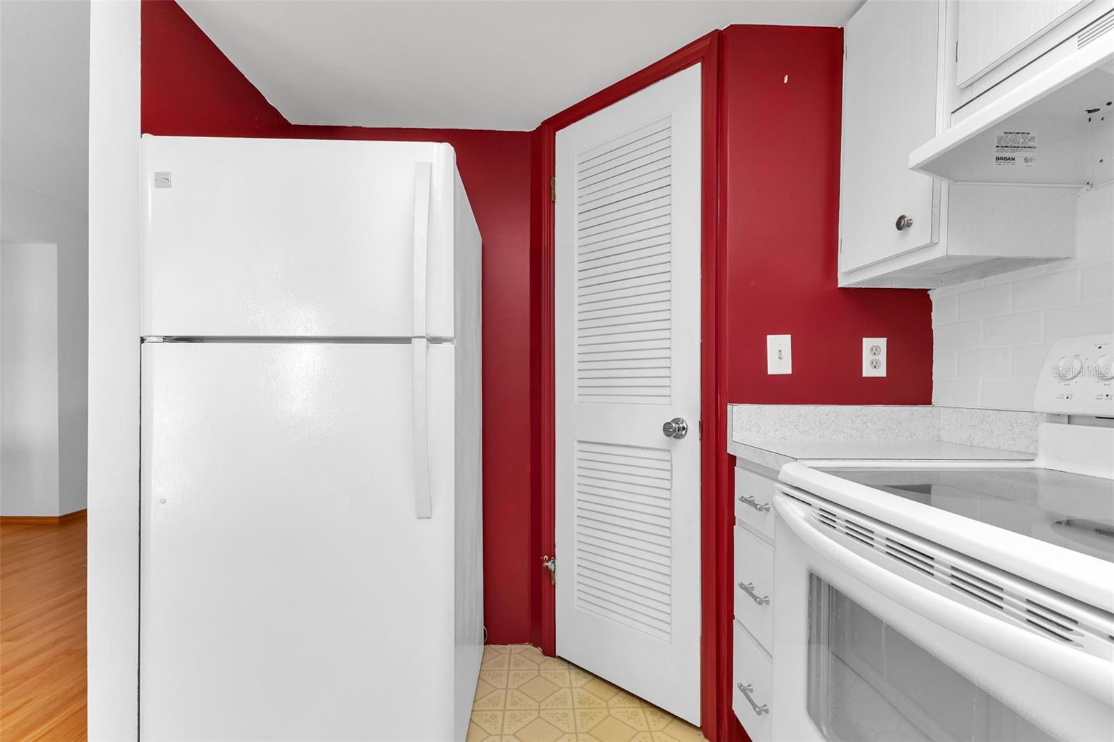 4158 TAMIAMI TRL #T6