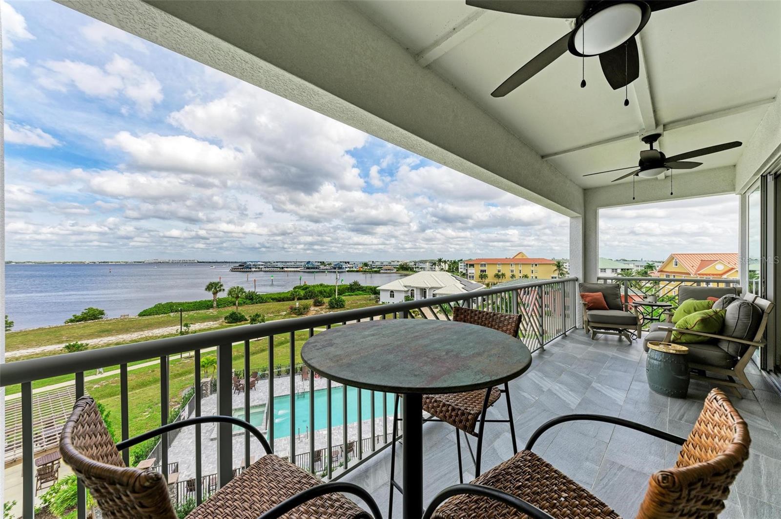 1425 PARK BEACH CIR #1410