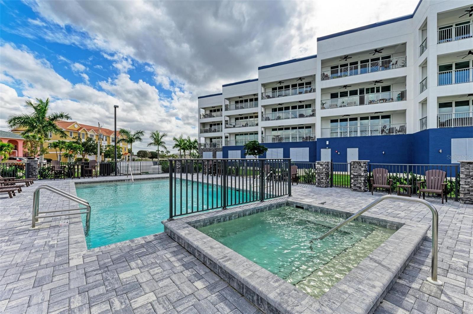 1425 PARK BEACH CIR #1410