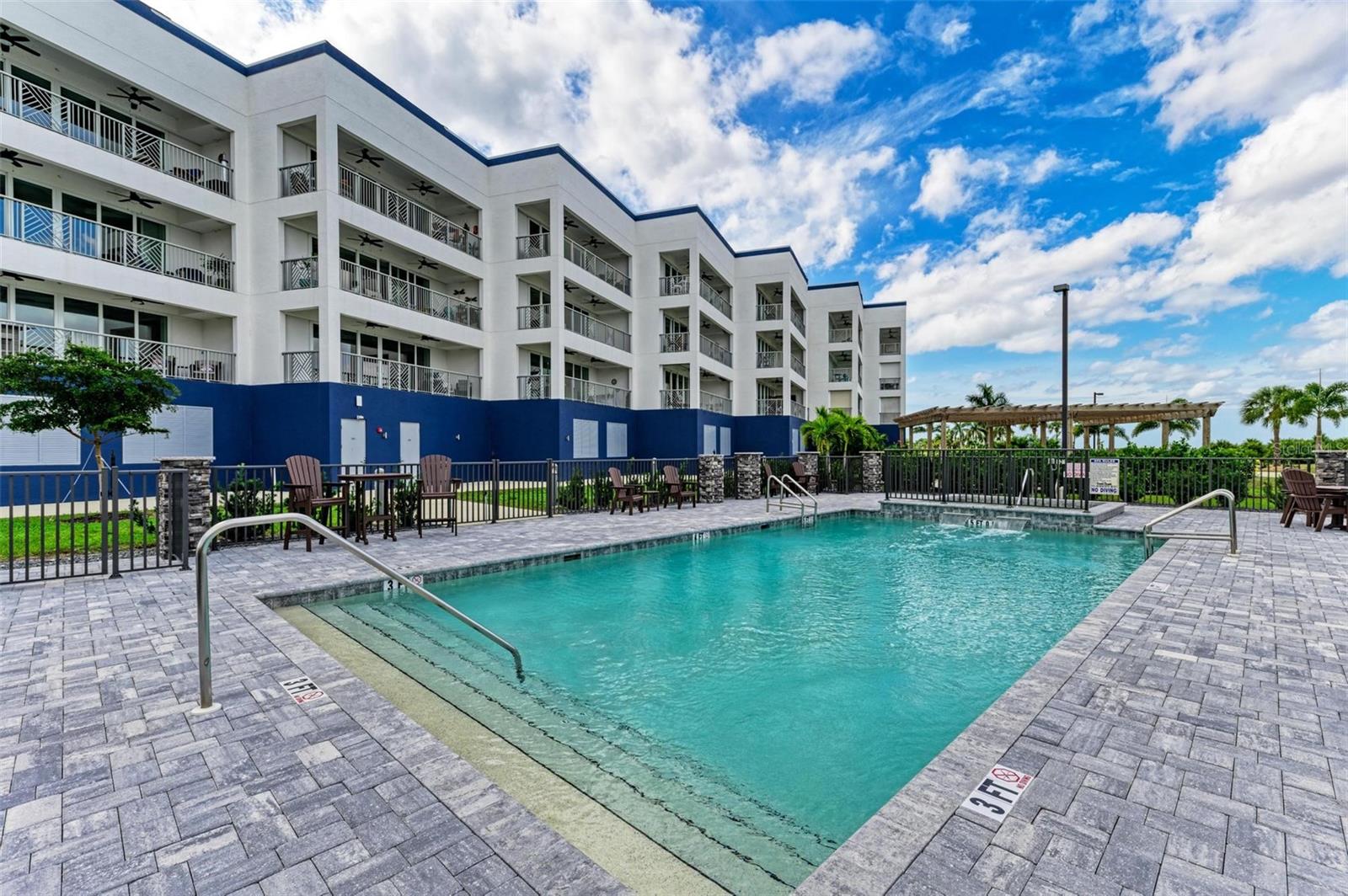 1425 PARK BEACH CIR #1410