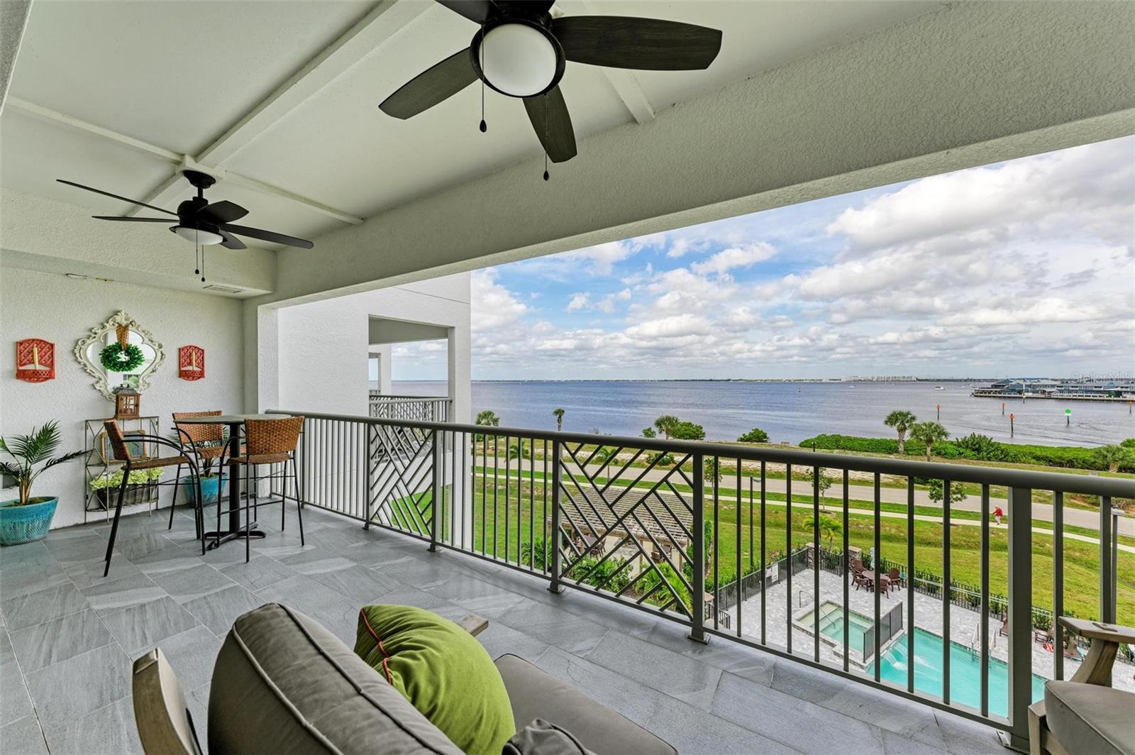 1425 PARK BEACH CIR #1410