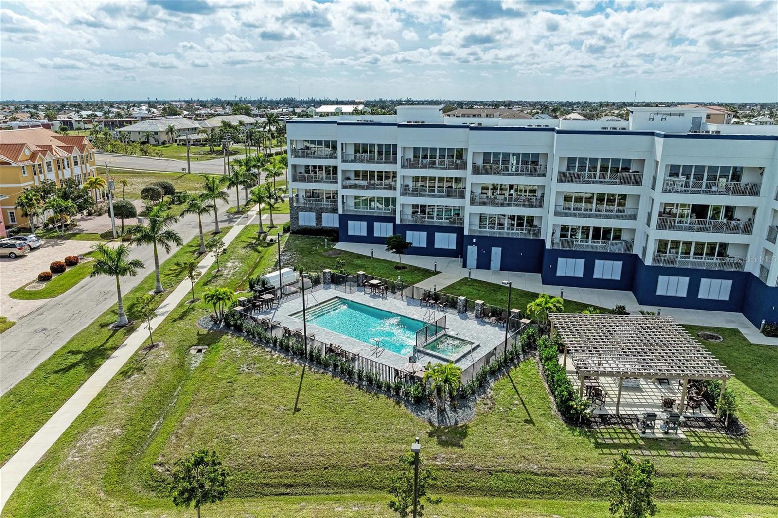 1425 PARK BEACH CIR #1410