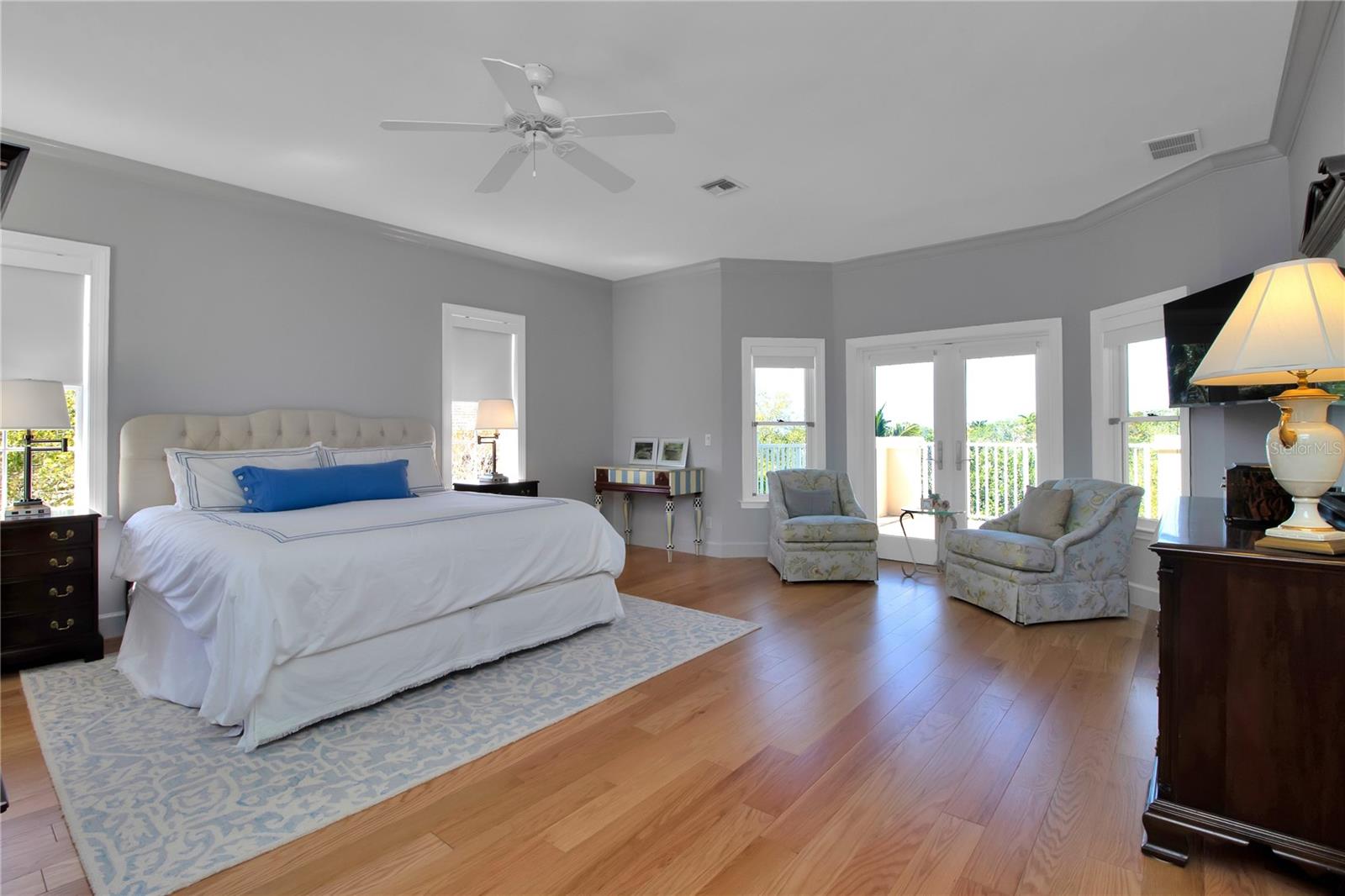 4680 GRASSY POINT BLVD