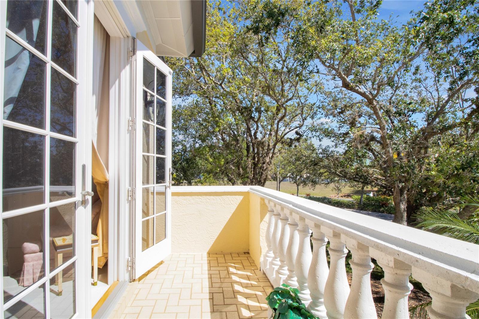 4680 GRASSY POINT BLVD